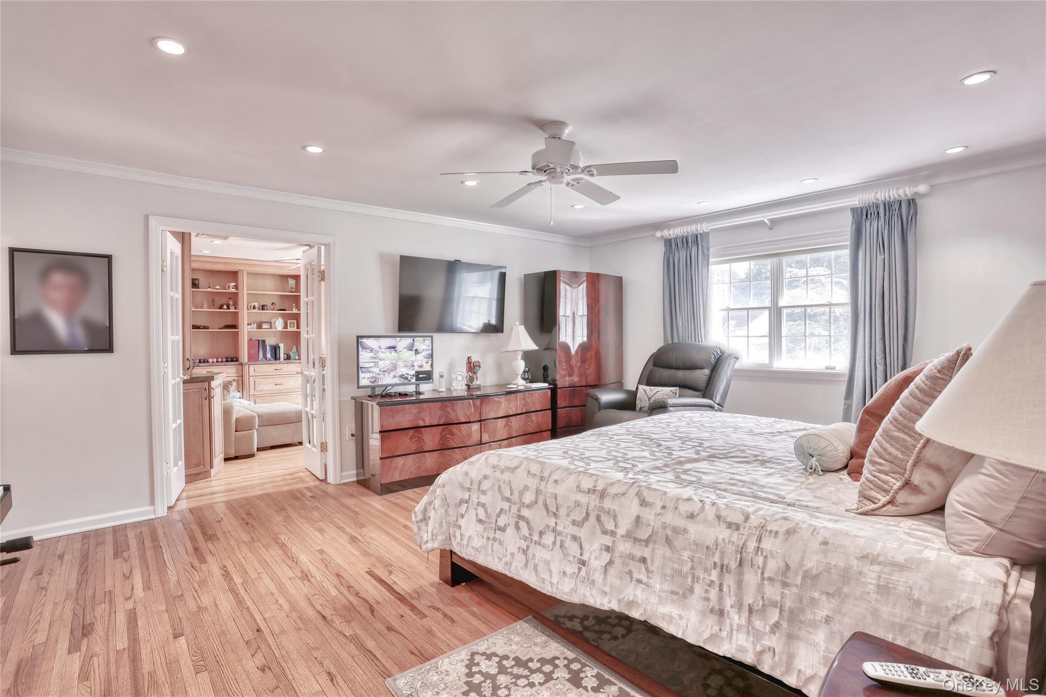 8 Ronwood Road, Chestnut Ridge, NY 10977