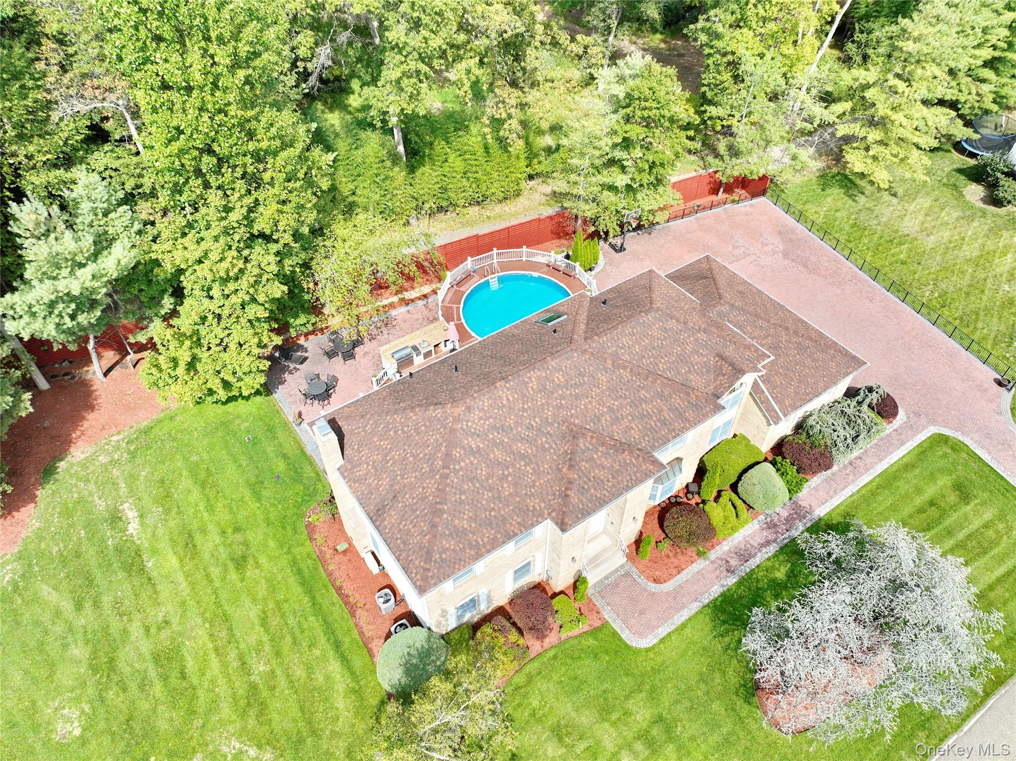 8 Ronwood Road, Chestnut Ridge, NY 10977