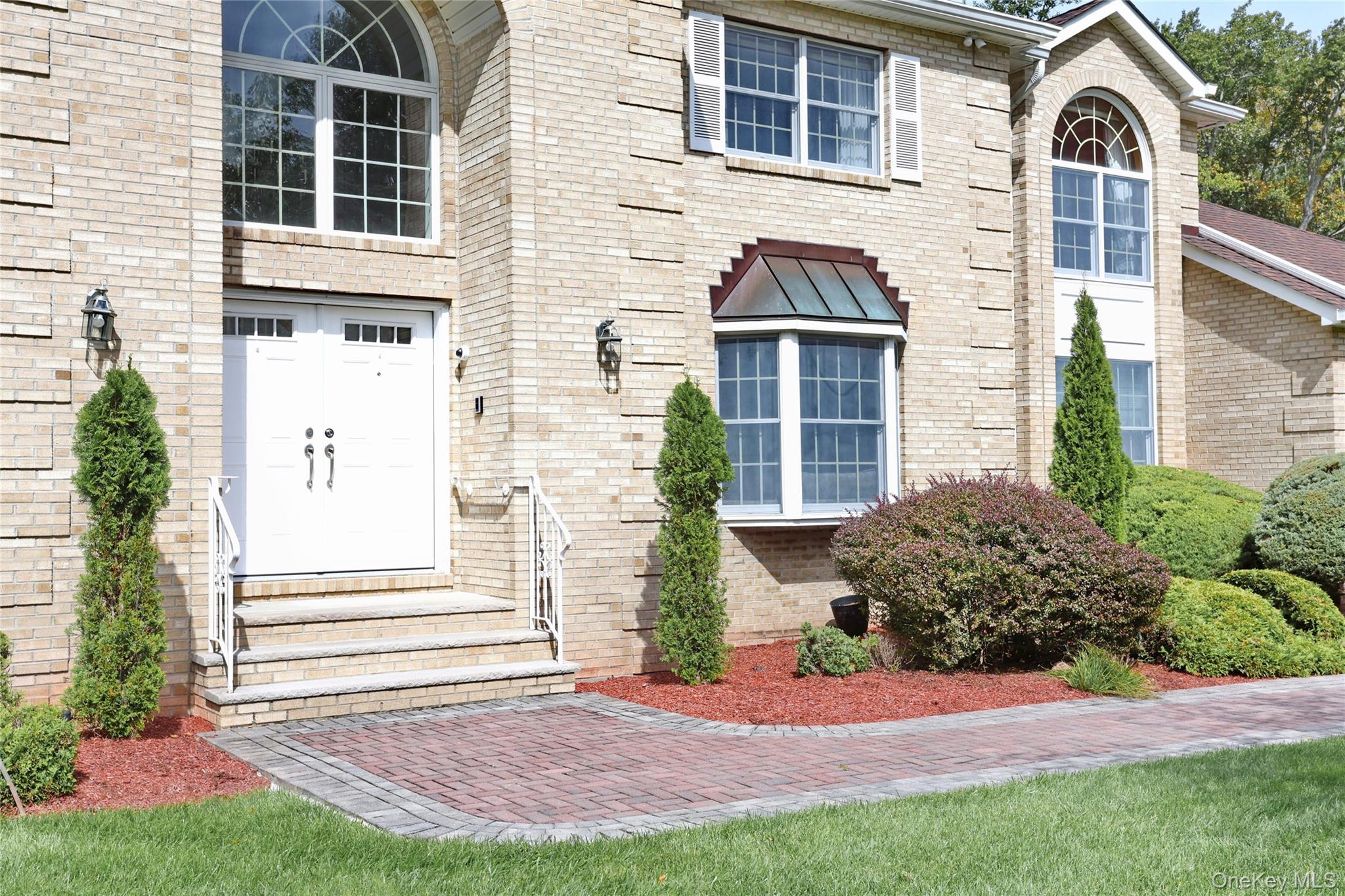 8 Ronwood Road, Chestnut Ridge, NY 10977