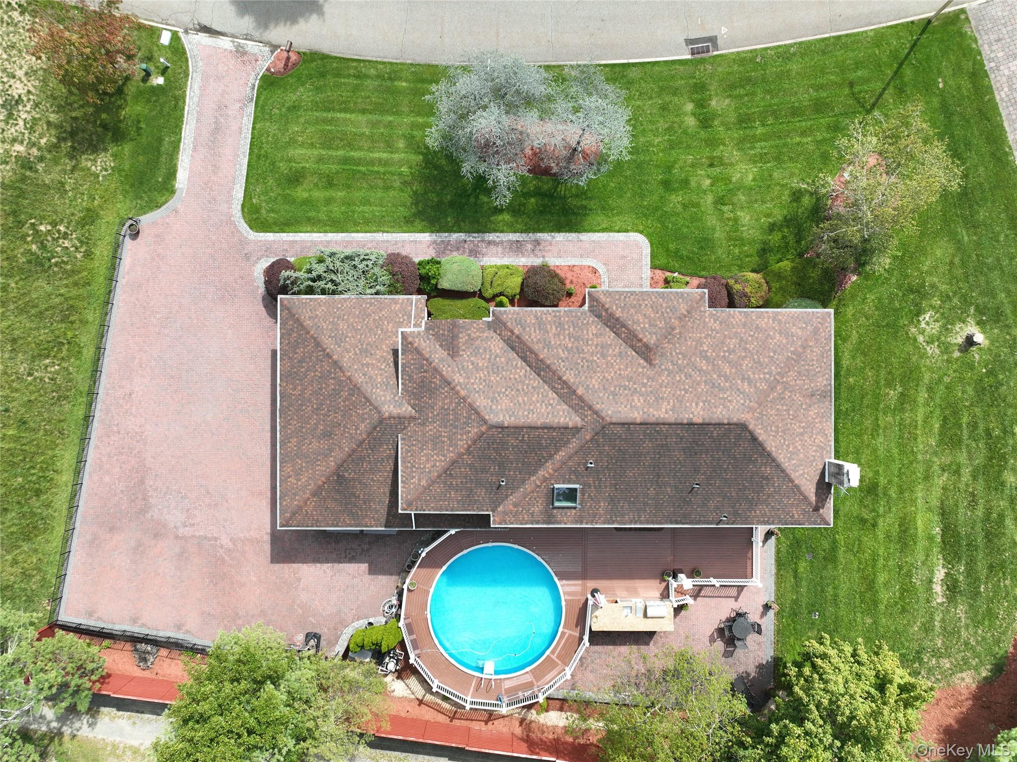 8 Ronwood Road, Chestnut Ridge, NY 10977