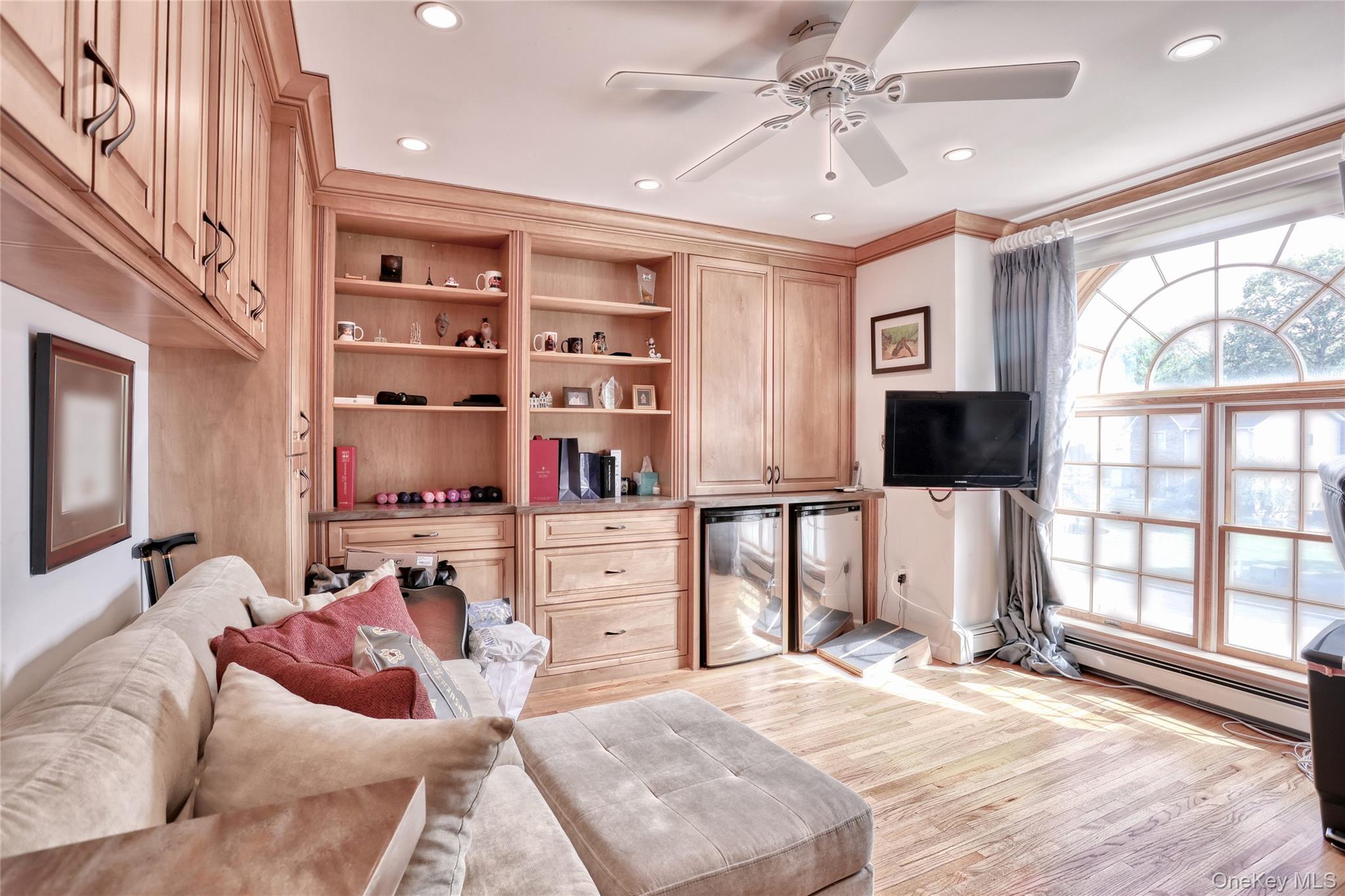 8 Ronwood Road, Chestnut Ridge, NY 10977