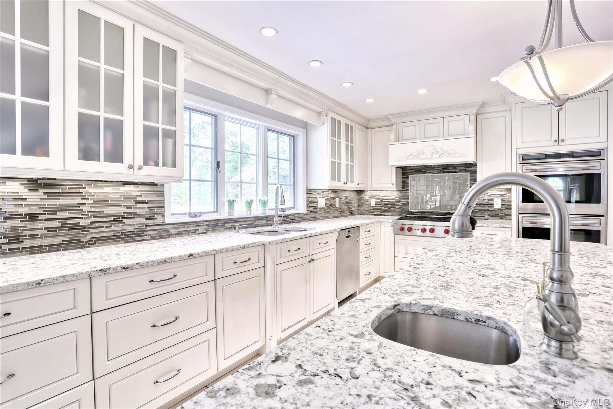 8 Ronwood Road, Chestnut Ridge, NY 10977