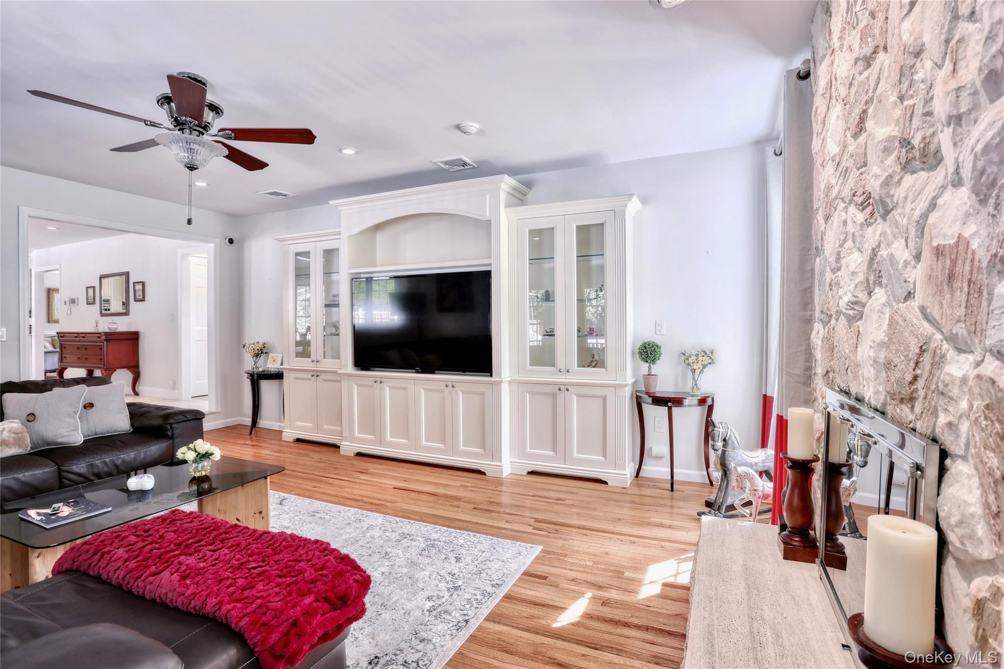 8 Ronwood Road, Chestnut Ridge, NY 10977