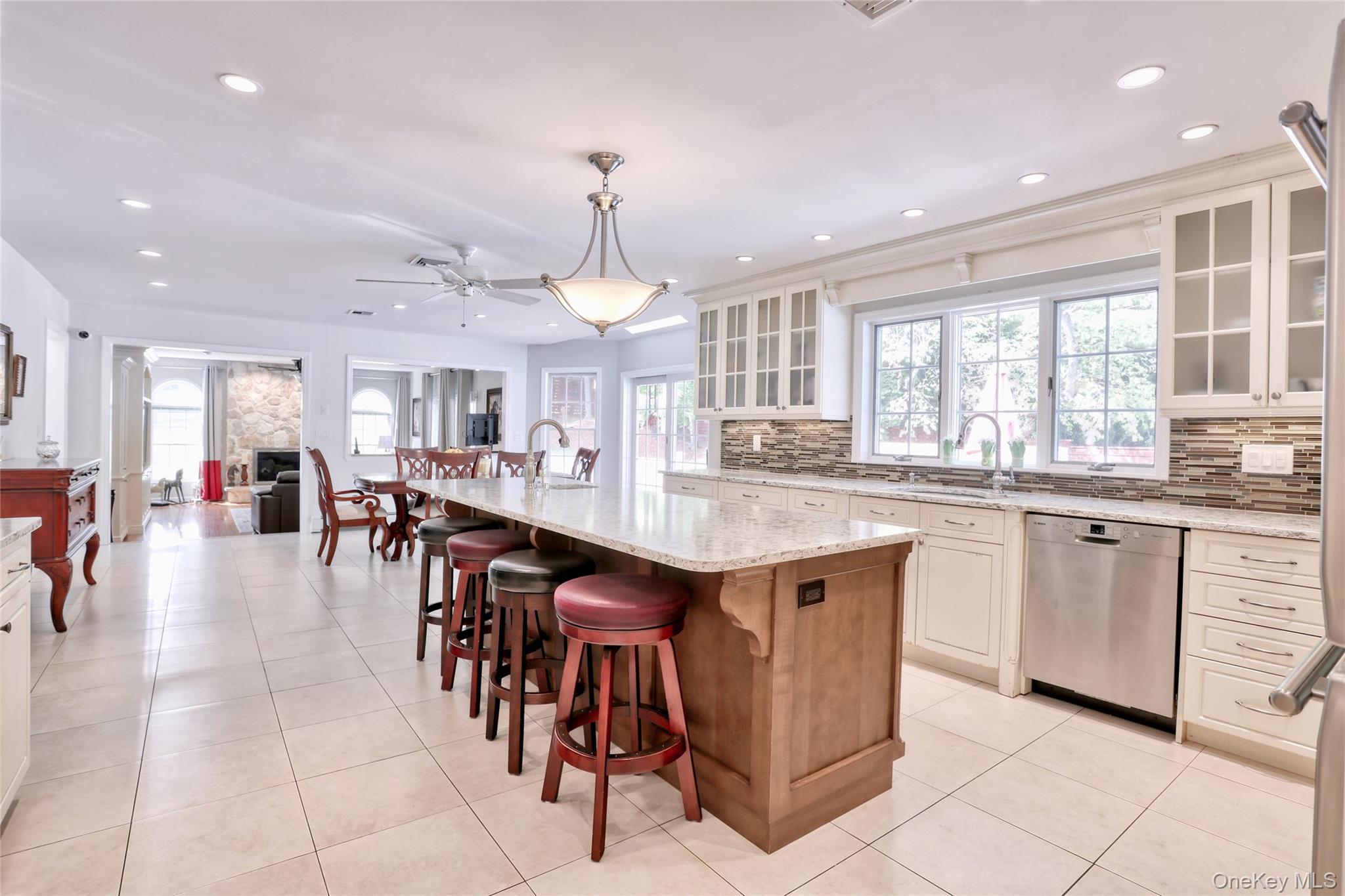 8 Ronwood Road, Chestnut Ridge, NY 10977