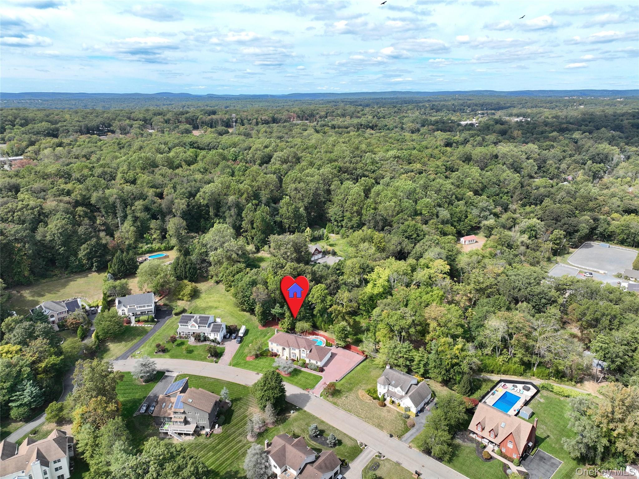 8 Ronwood Road, Chestnut Ridge, NY 10977