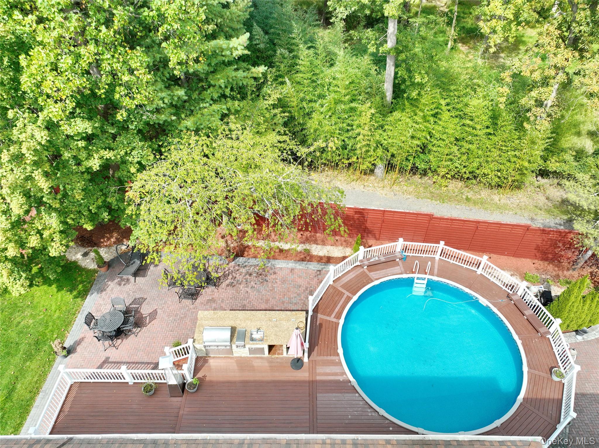 8 Ronwood Road, Chestnut Ridge, NY 10977