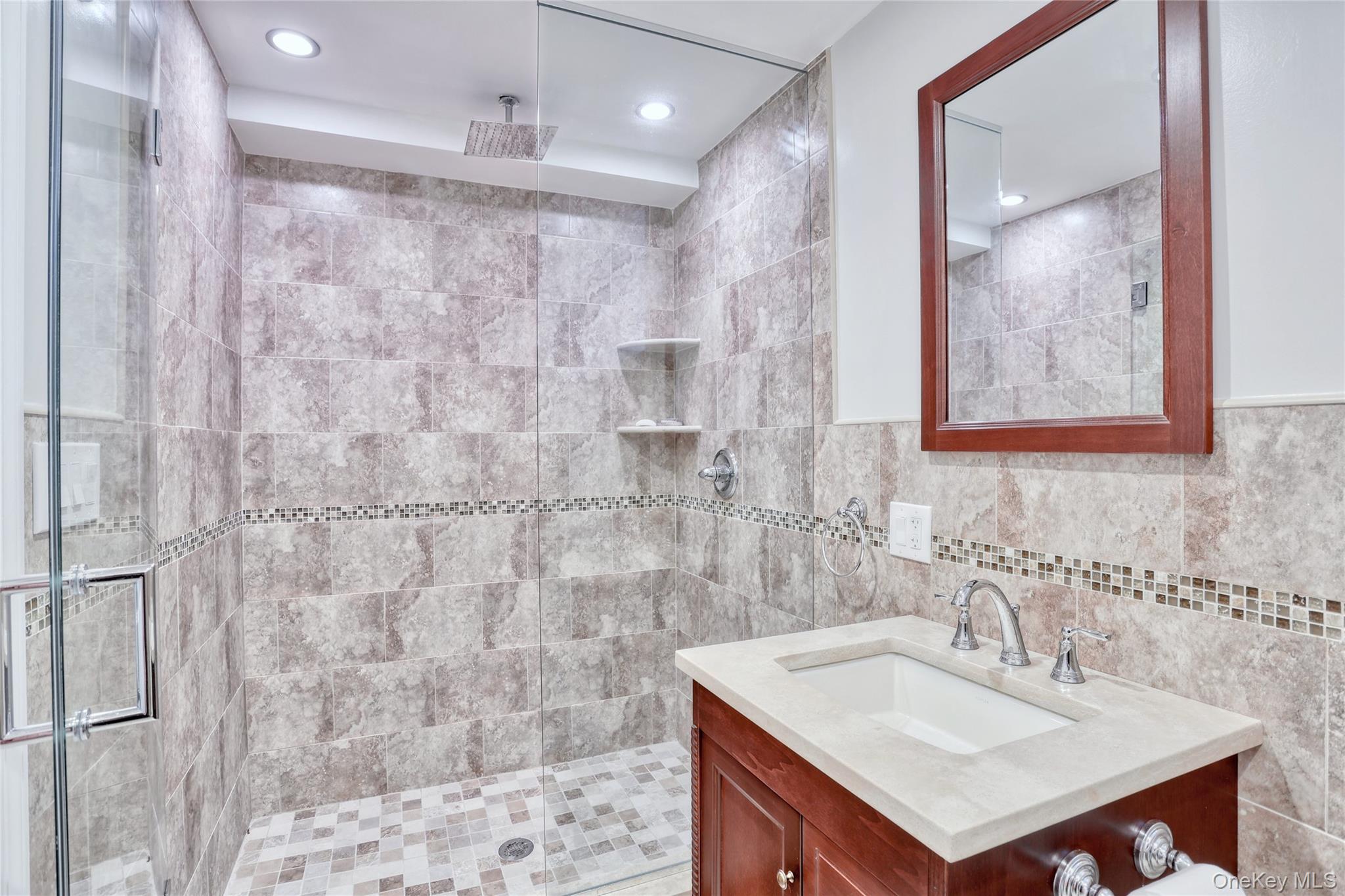 8 Ronwood Road, Chestnut Ridge, NY 10977