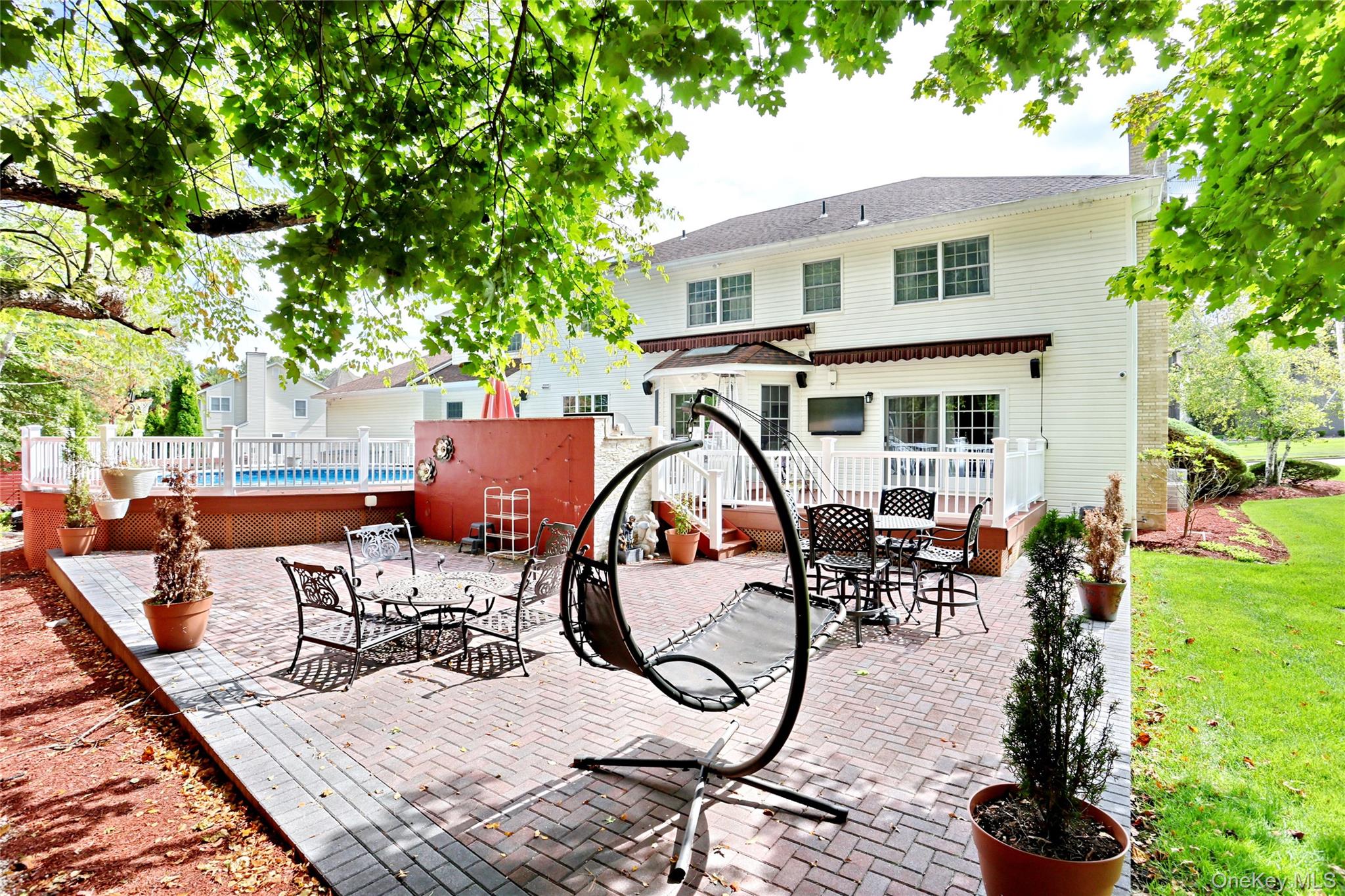 8 Ronwood Road, Chestnut Ridge, NY 10977