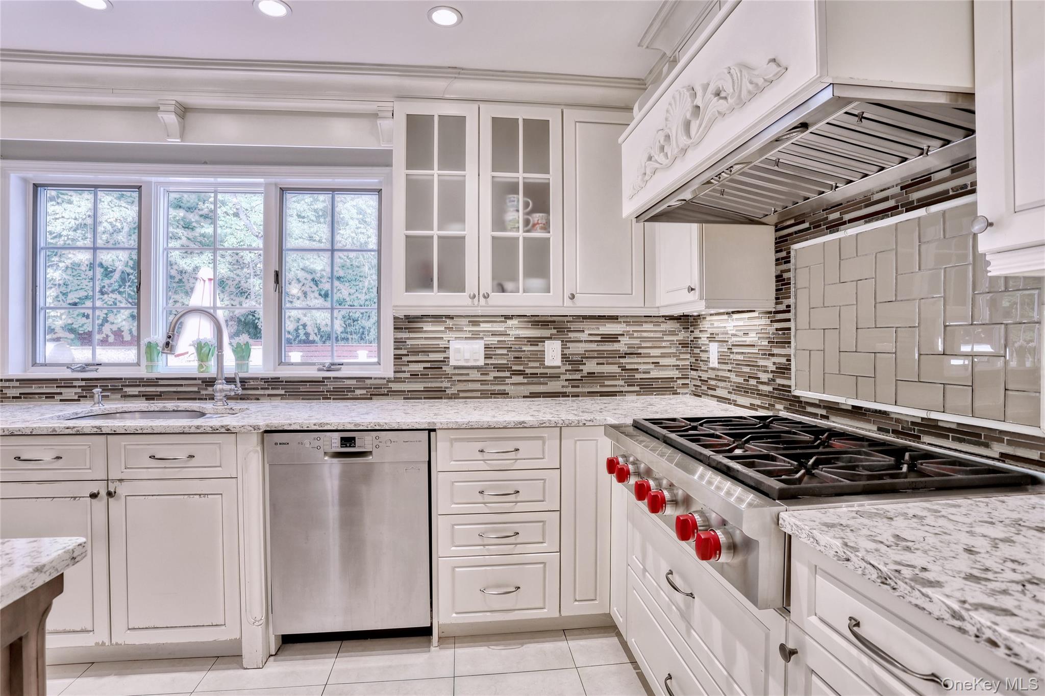 8 Ronwood Road, Chestnut Ridge, NY 10977