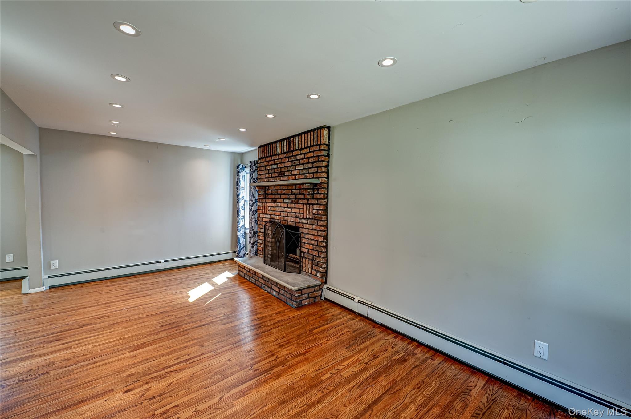 16 Adams Place, West Islip, NY 11795