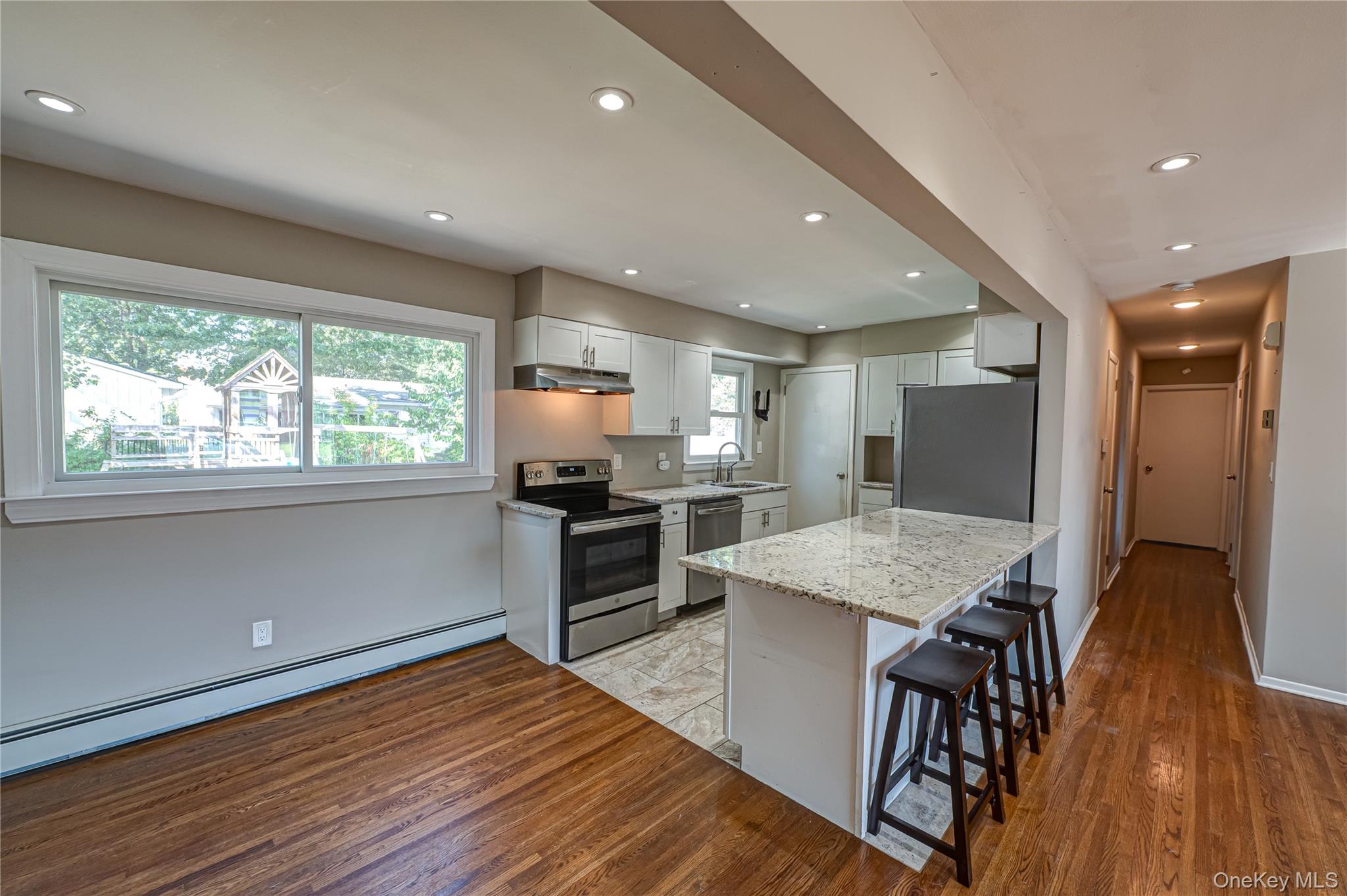 16 Adams Place, West Islip, NY 11795