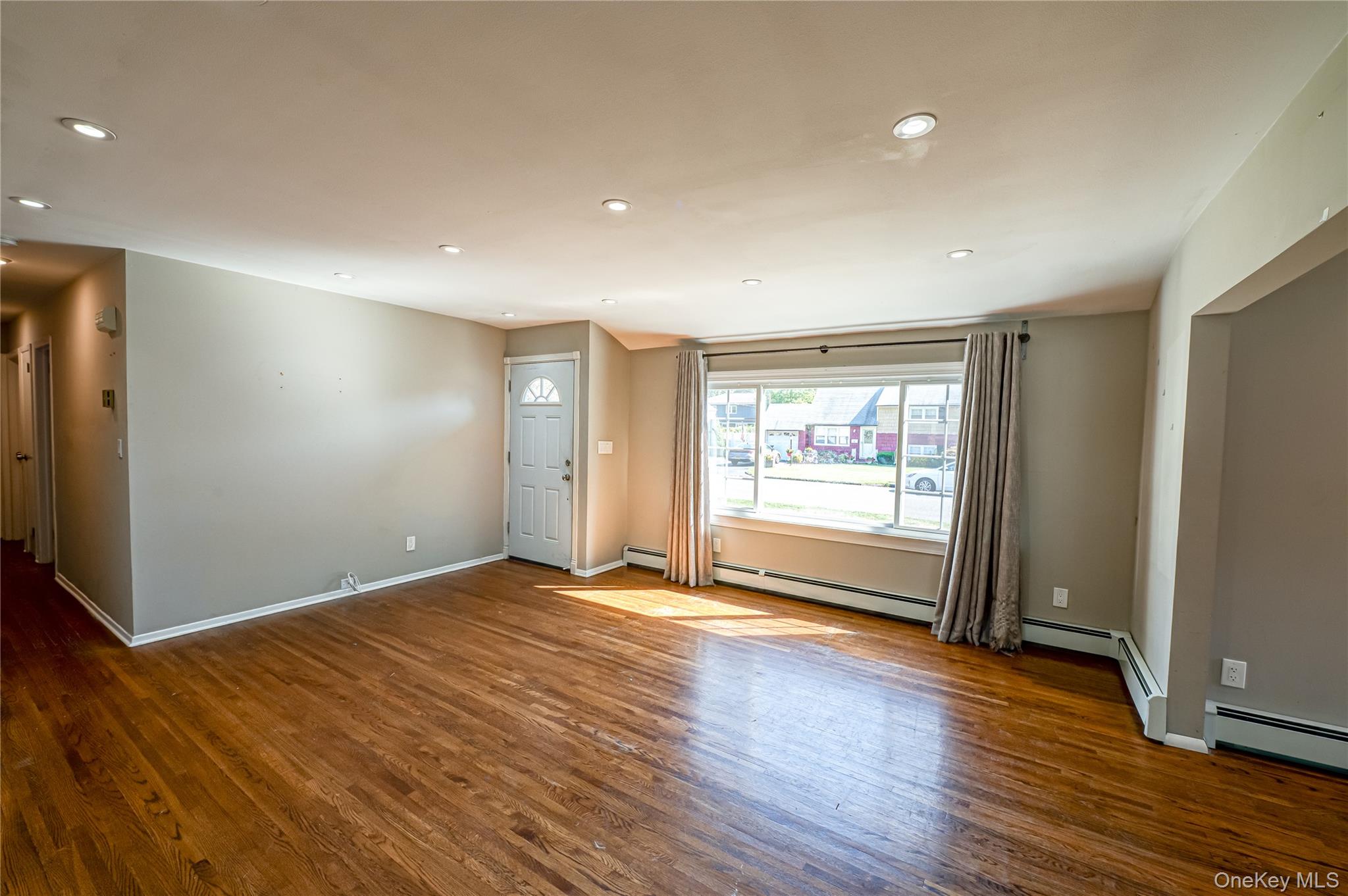 16 Adams Place, West Islip, NY 11795