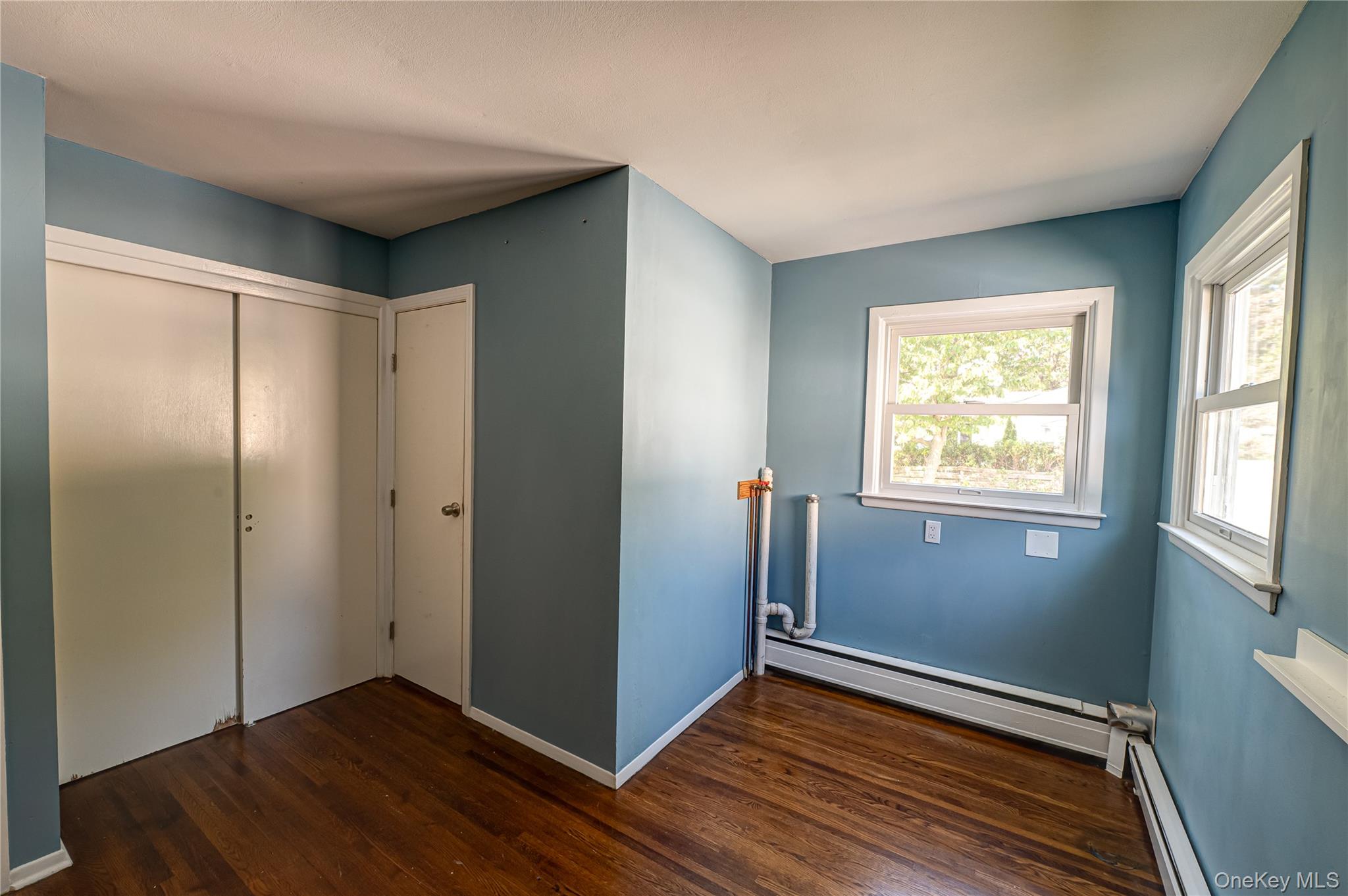 16 Adams Place, West Islip, NY 11795