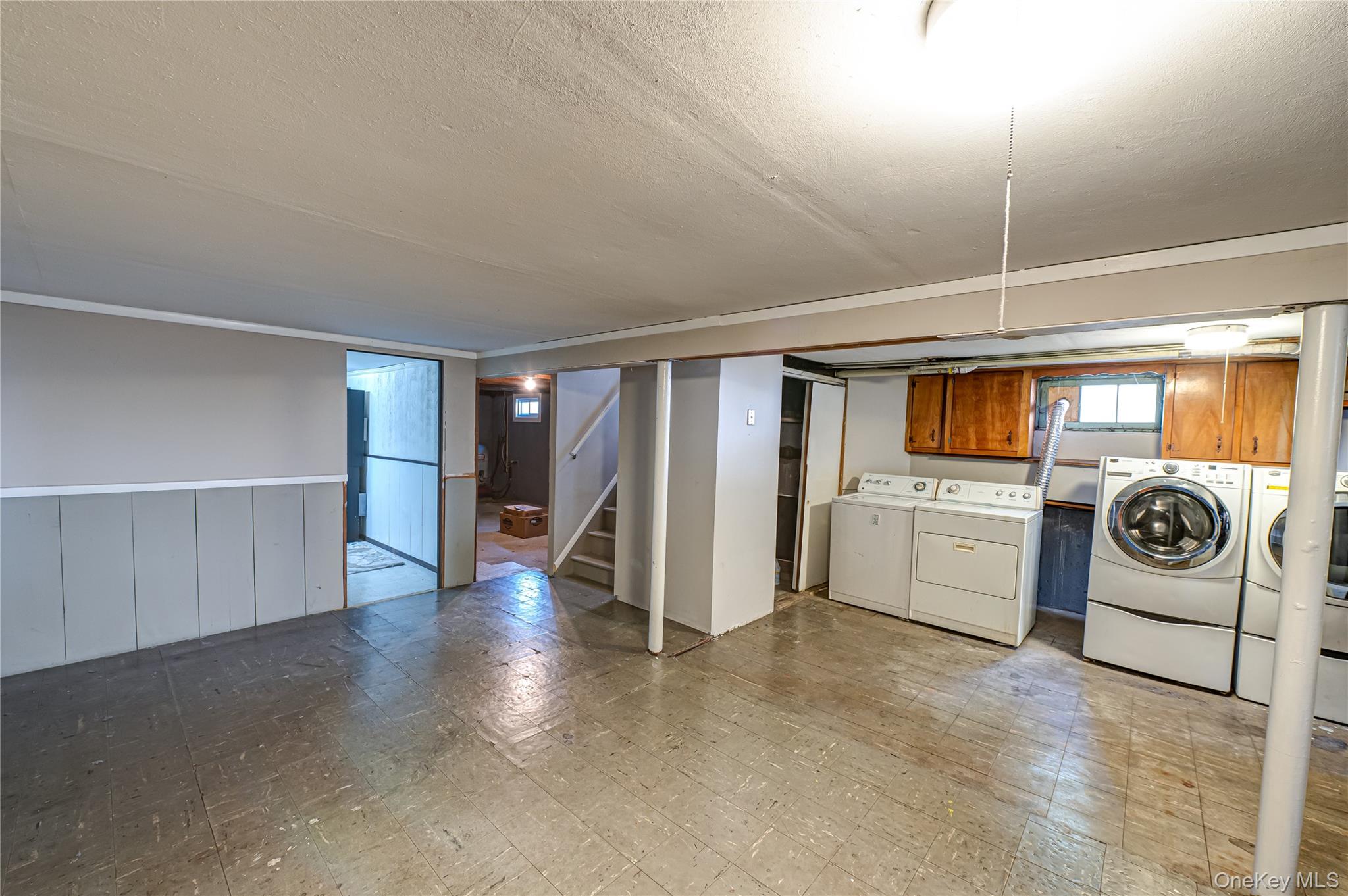 16 Adams Place, West Islip, NY 11795