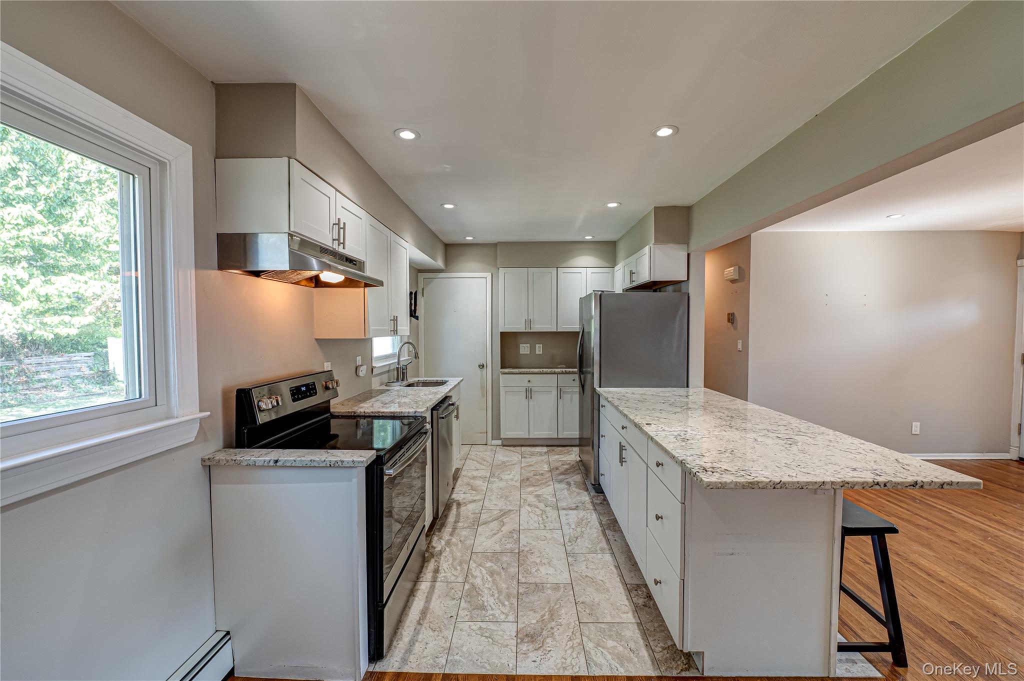 16 Adams Place, West Islip, NY 11795