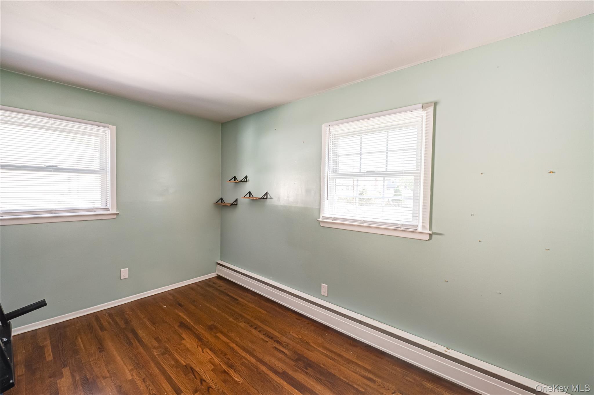 16 Adams Place, West Islip, NY 11795