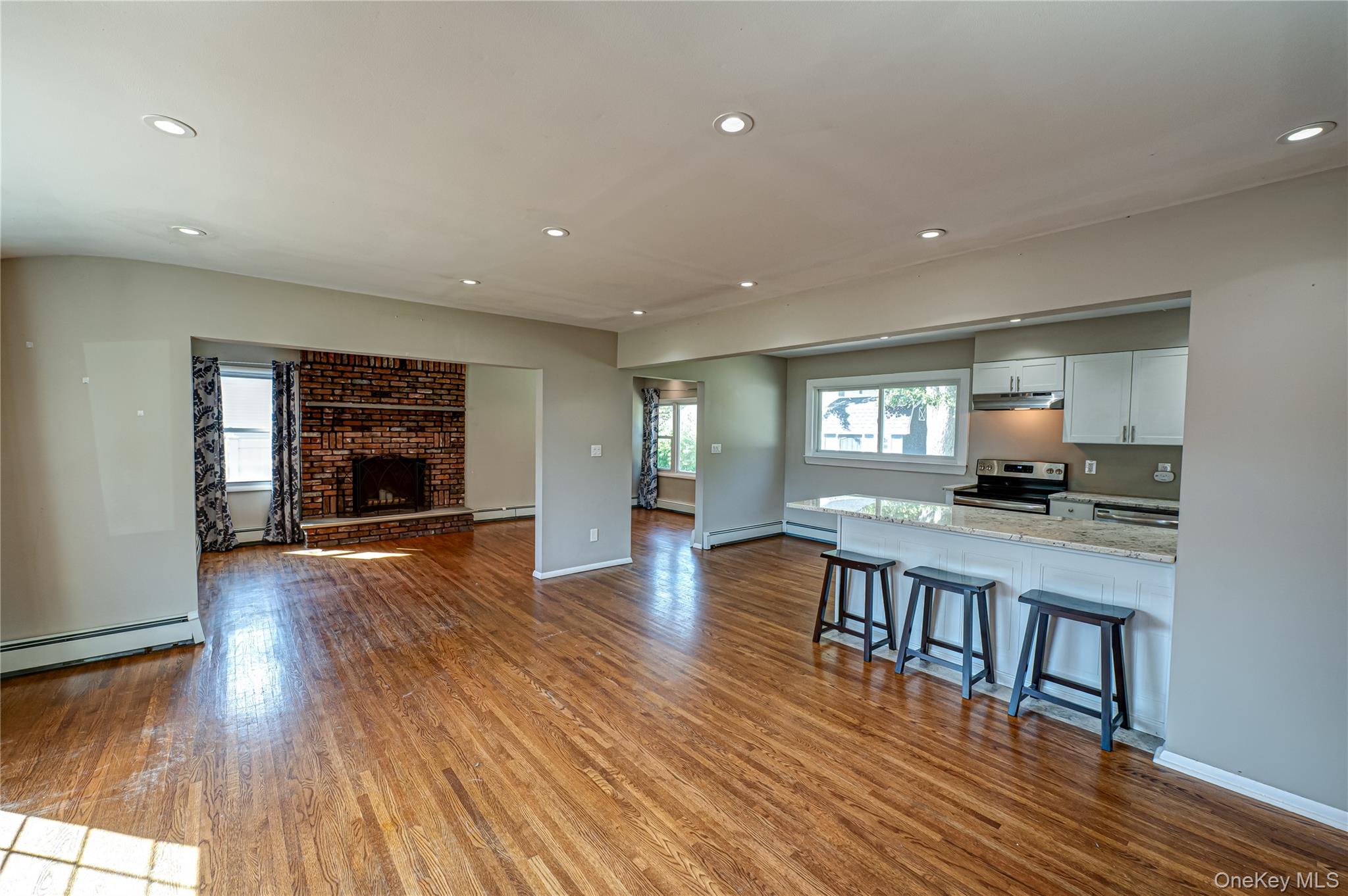 16 Adams Place, West Islip, NY 11795