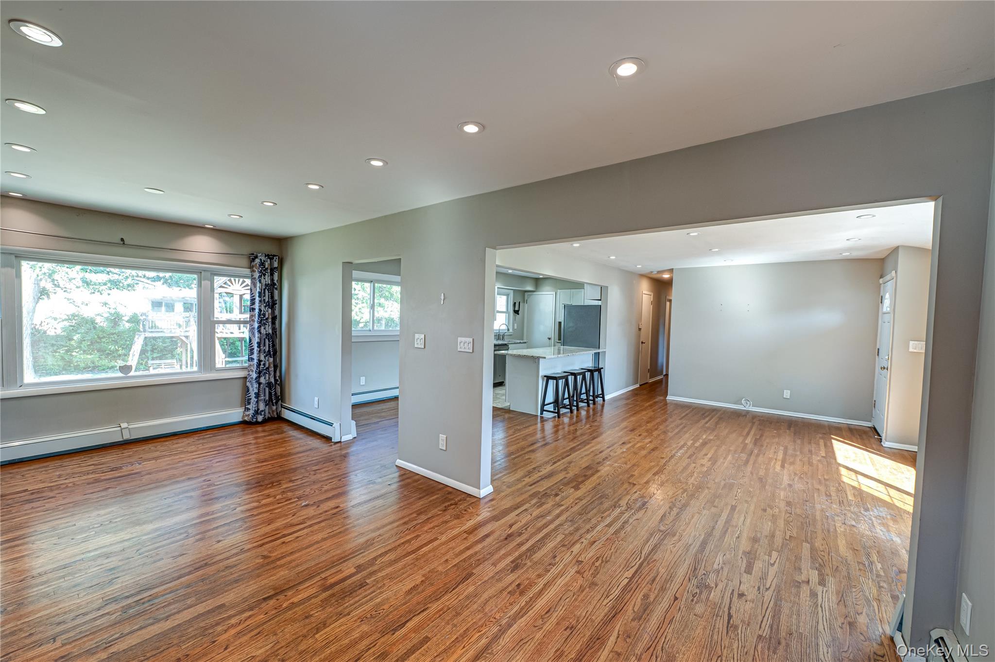 16 Adams Place, West Islip, NY 11795