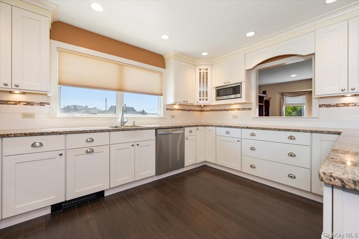 305 Riviera Drive S, Massapequa, NY 11758