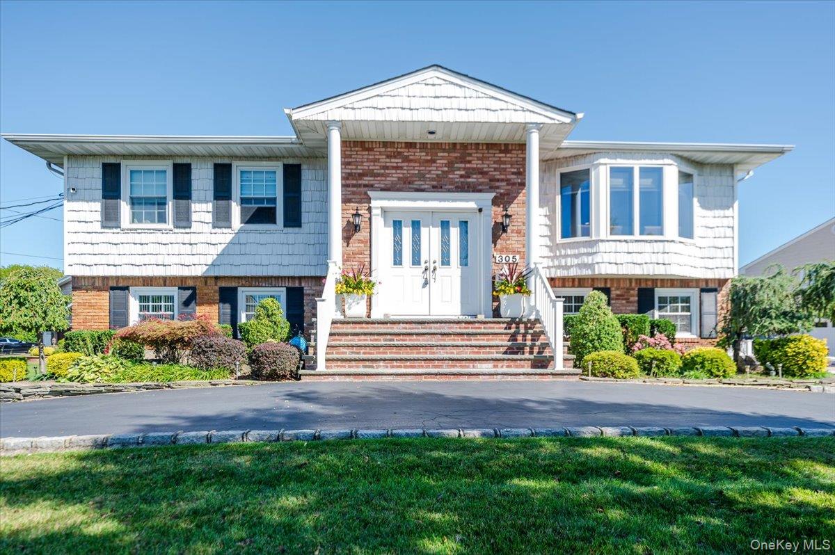 305 Riviera Drive S, Massapequa, NY 11758