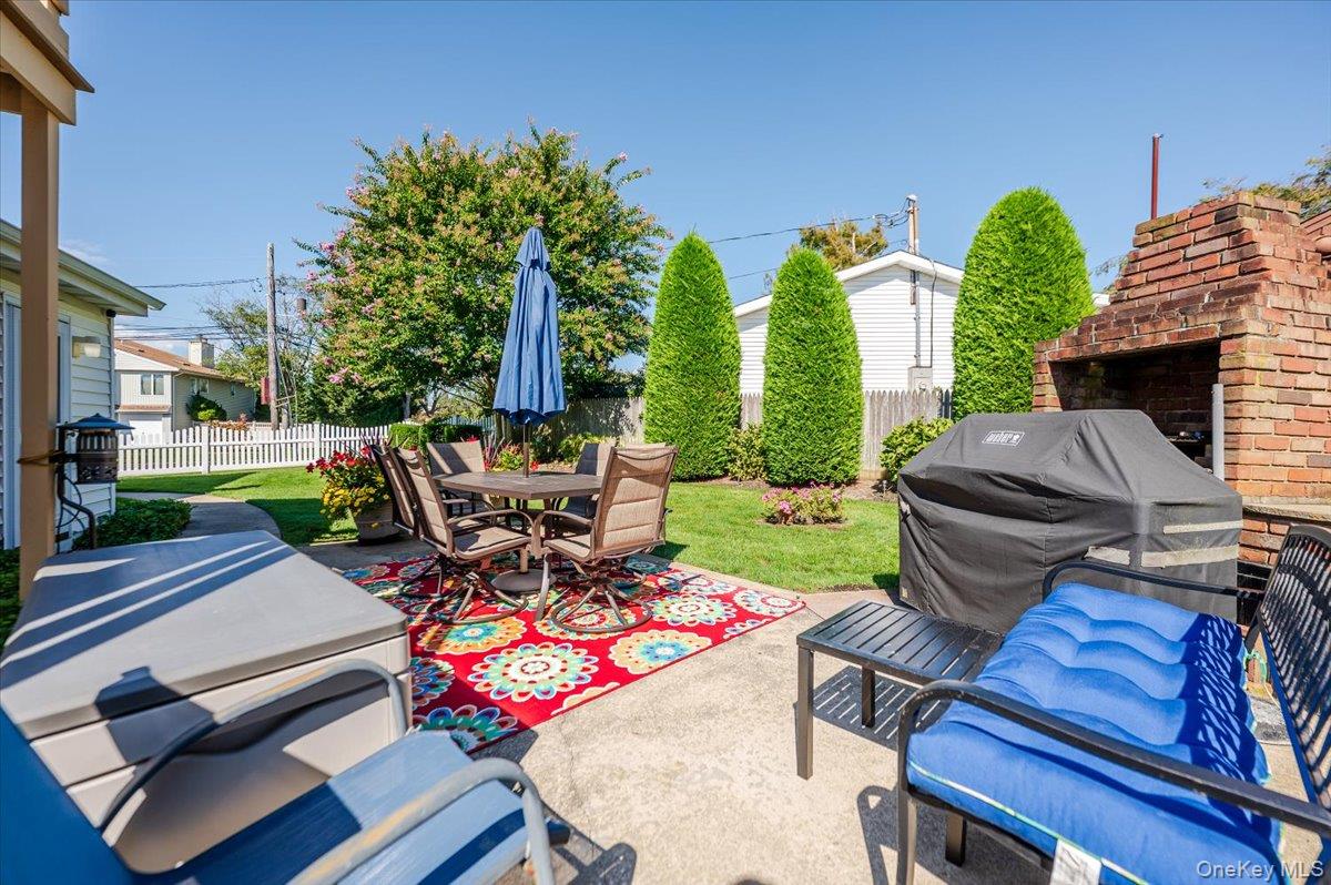 305 Riviera Drive S, Massapequa, NY 11758