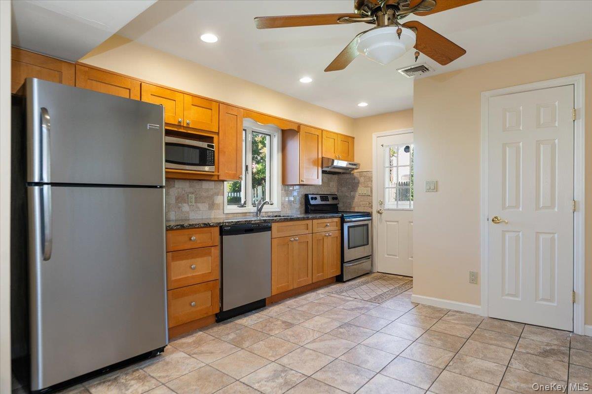 305 Riviera Drive S, Massapequa, NY 11758