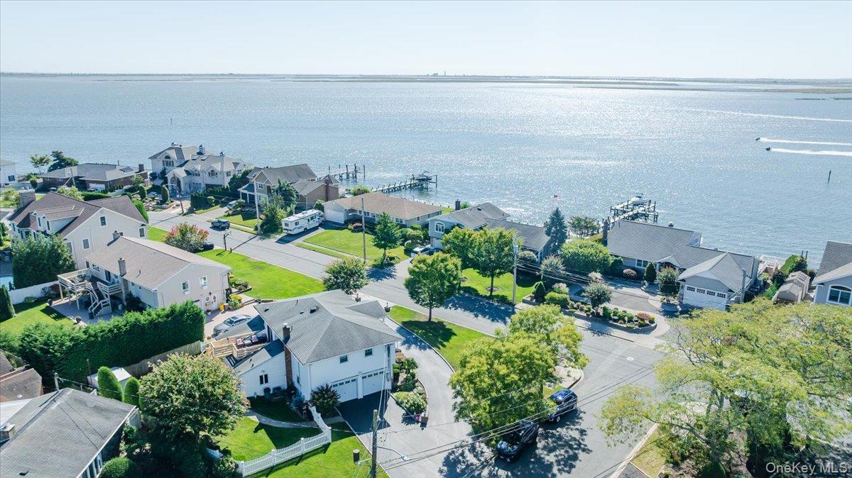 305 Riviera Drive S, Massapequa, NY 11758