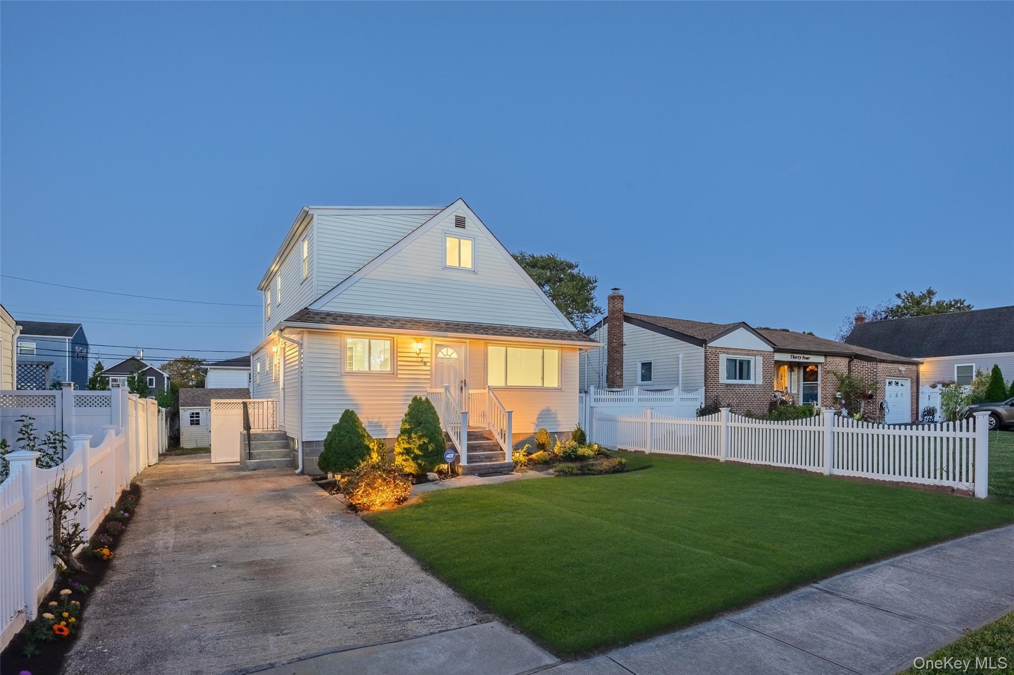 28 Riviera Parkway, Lindenhurst, NY 11757