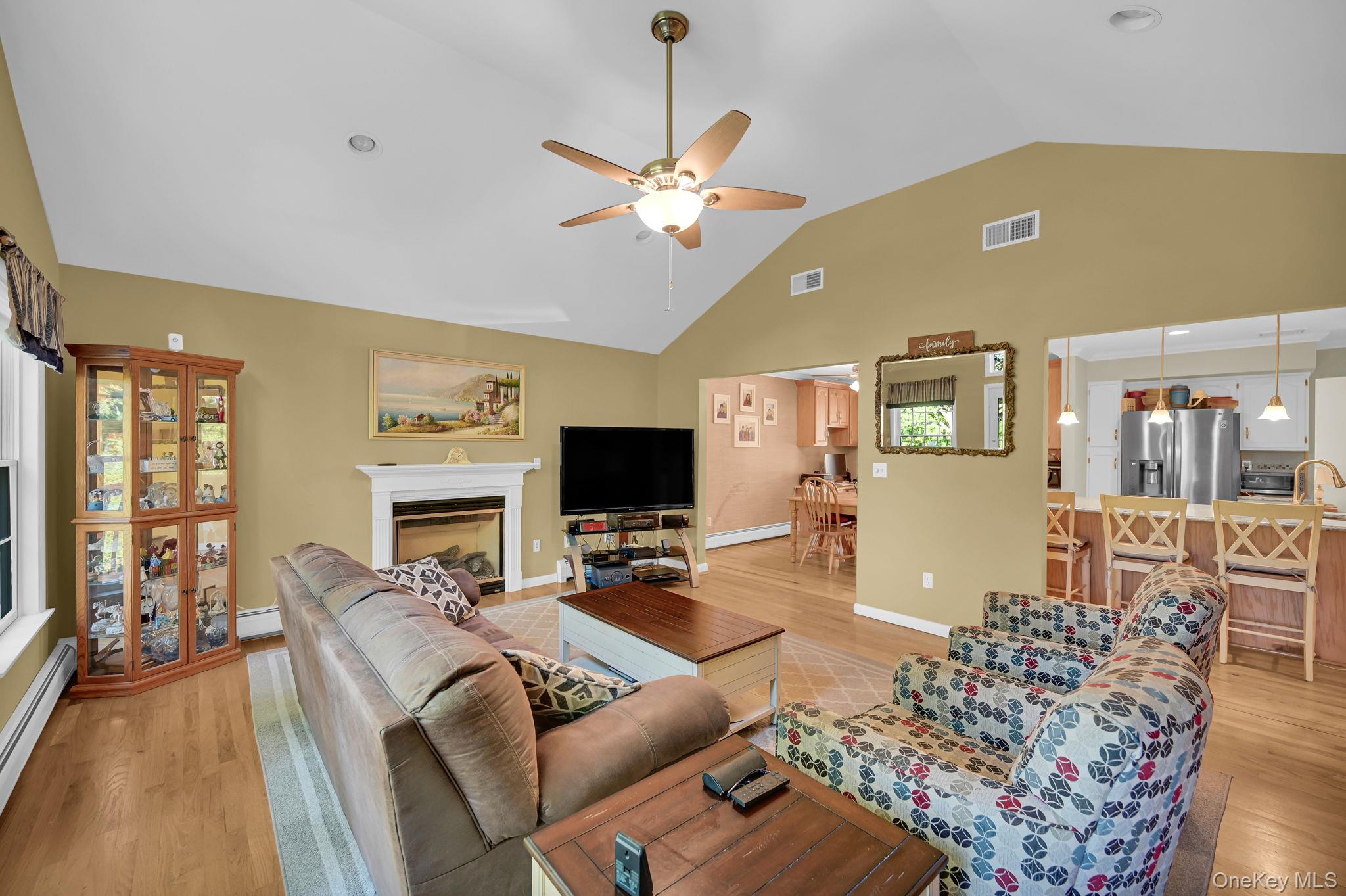 35 Chimney Ridge Drive, Nanuet, NY 10954