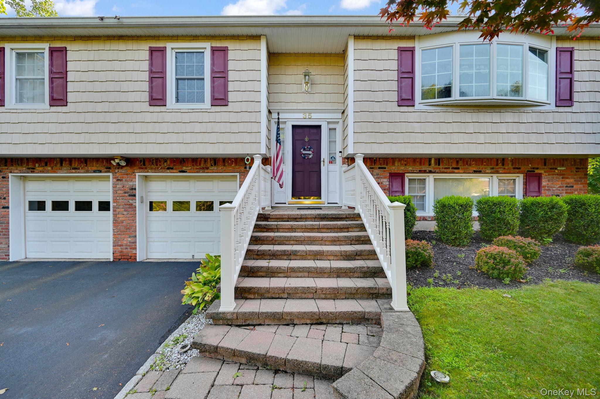 35 Chimney Ridge Drive, Nanuet, NY 10954