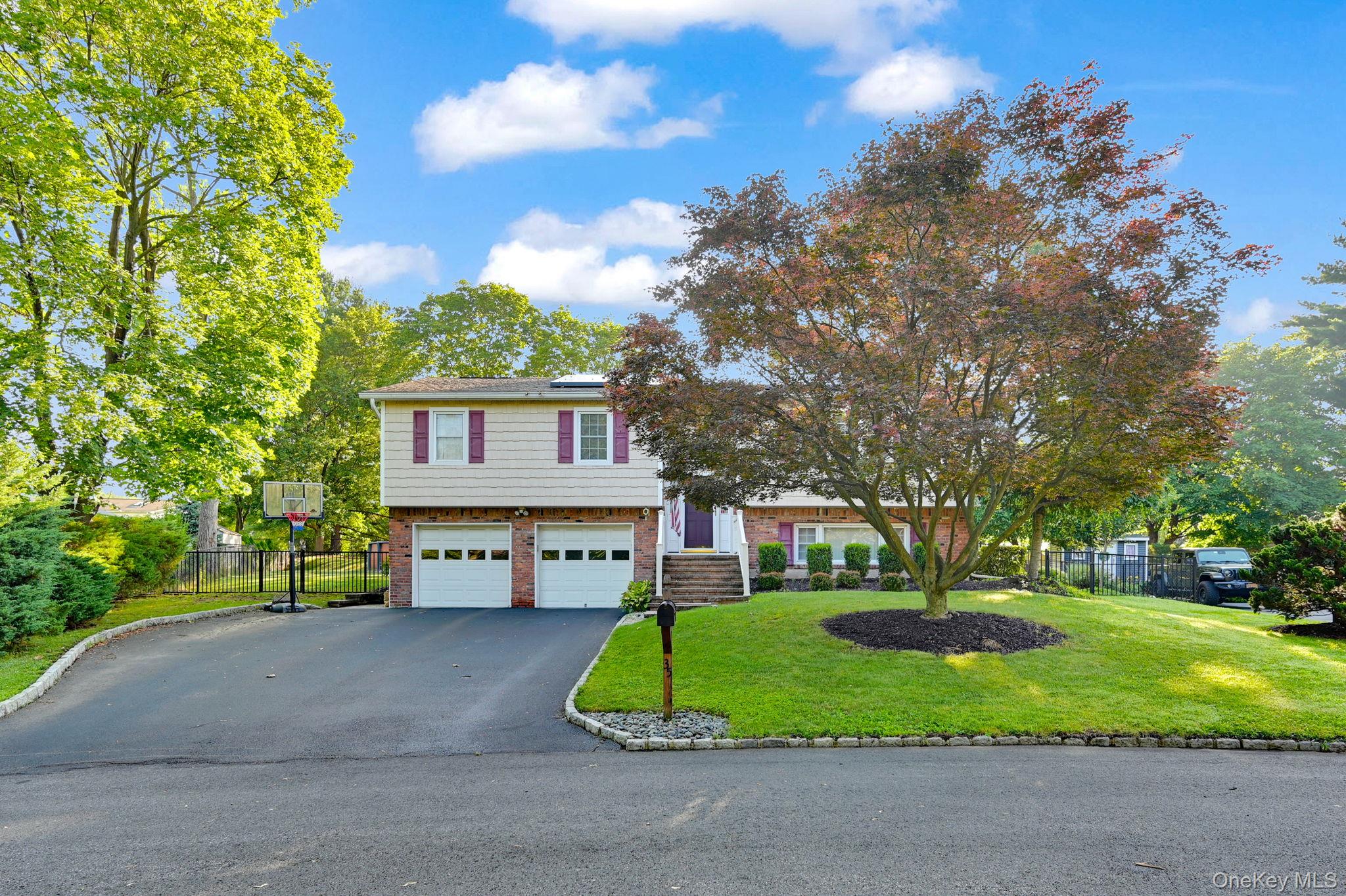 35 Chimney Ridge Drive, Nanuet, NY 10954