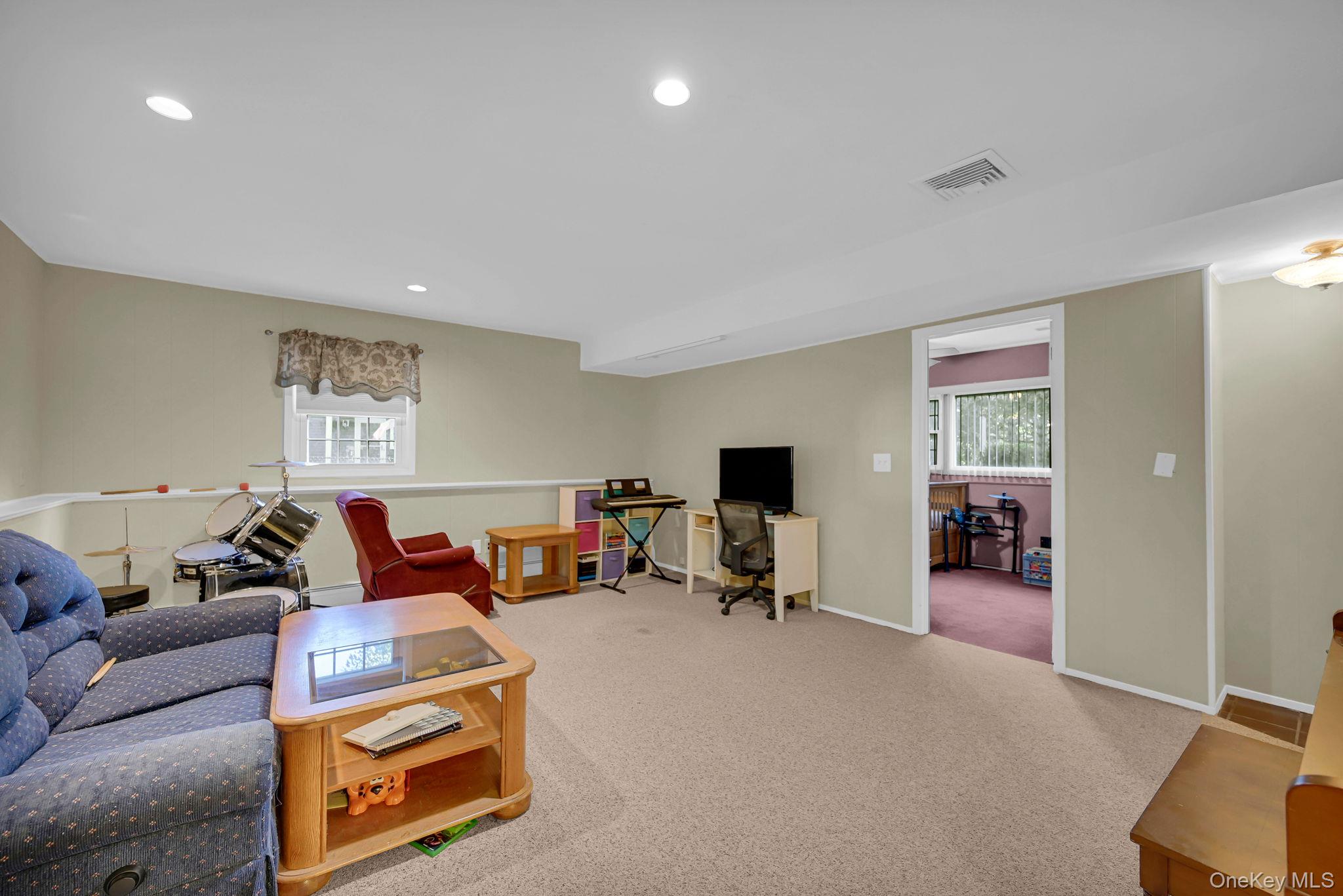 35 Chimney Ridge Drive, Nanuet, NY 10954