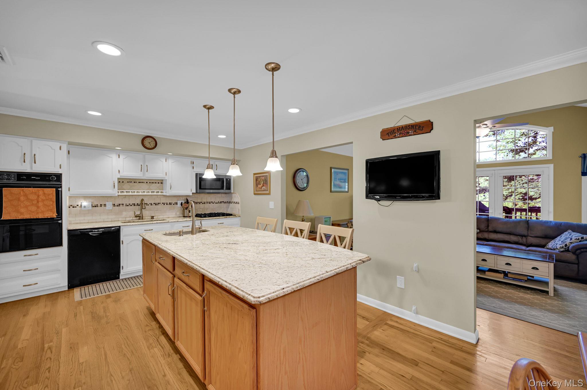 35 Chimney Ridge Drive, Nanuet, NY 10954