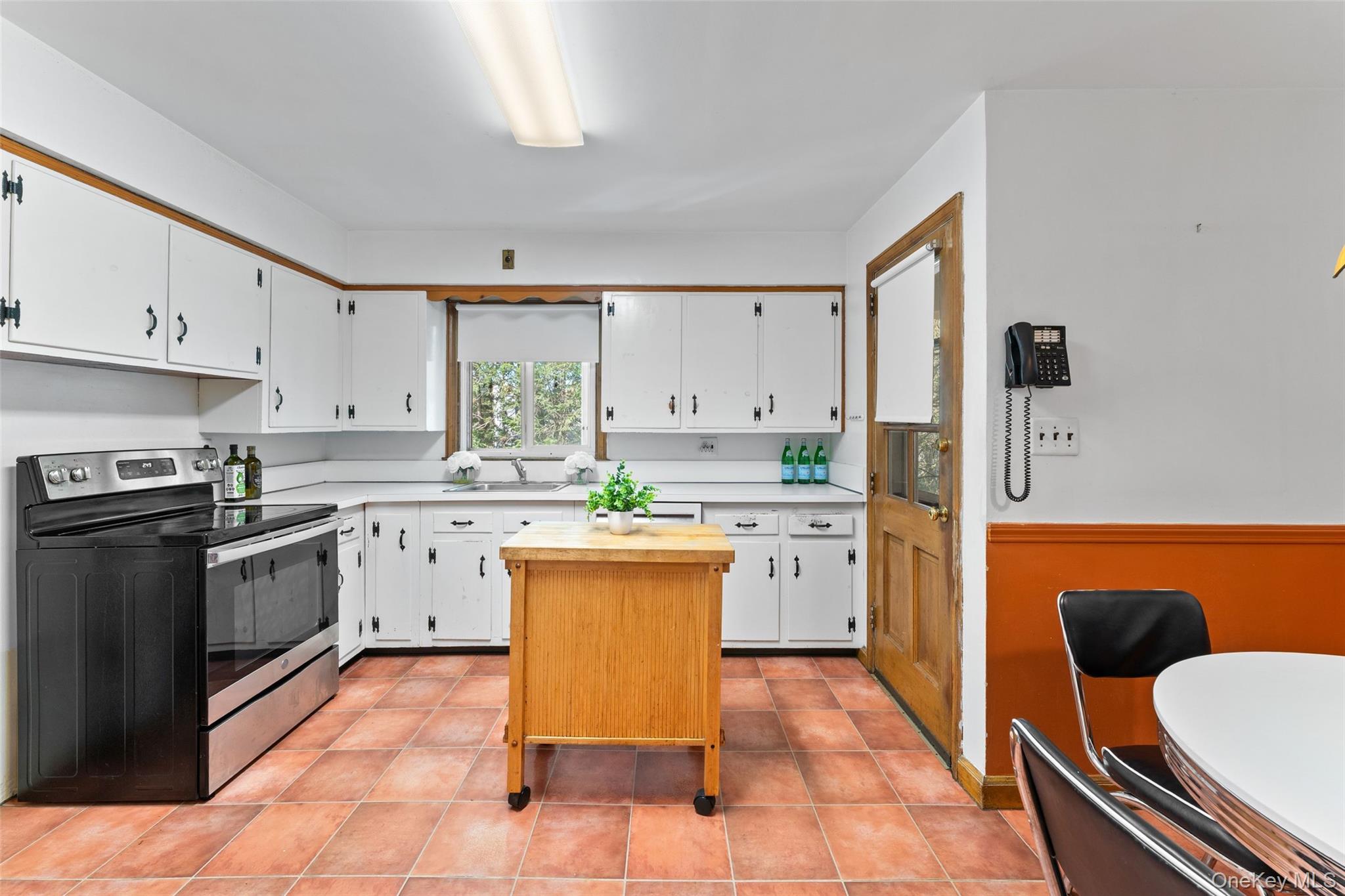 1 Windsor Lane, Scarsdale, NY 10583