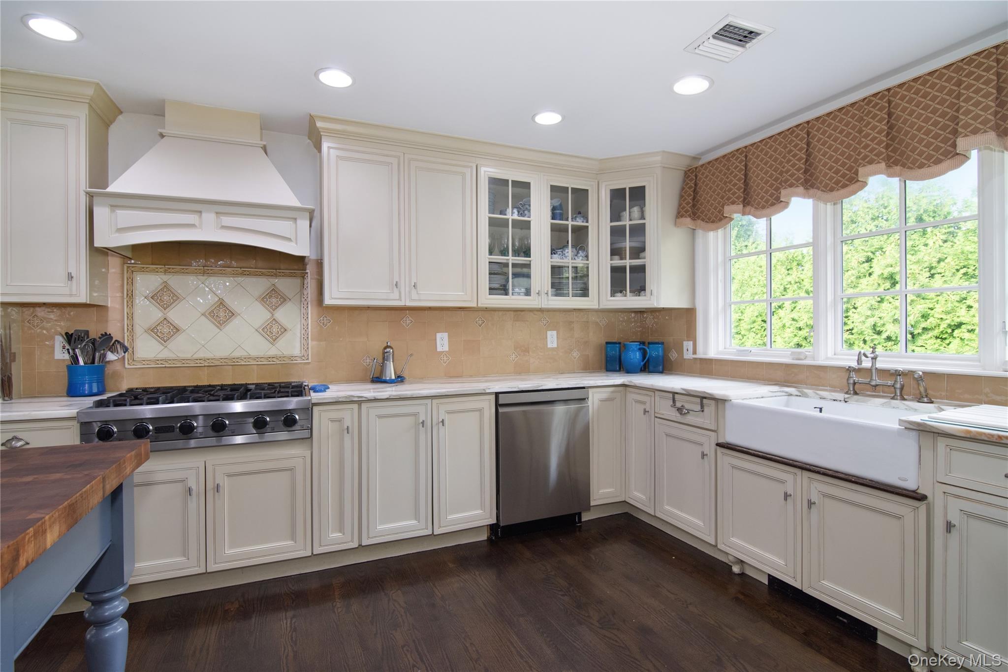 9 White Plains Road, Bronxville, NY 10708