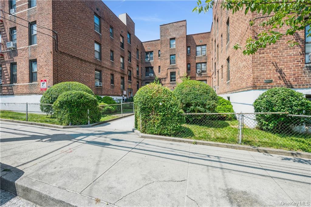 3231 Barker Ave Avenue # 2A, Bronx, NY 10467