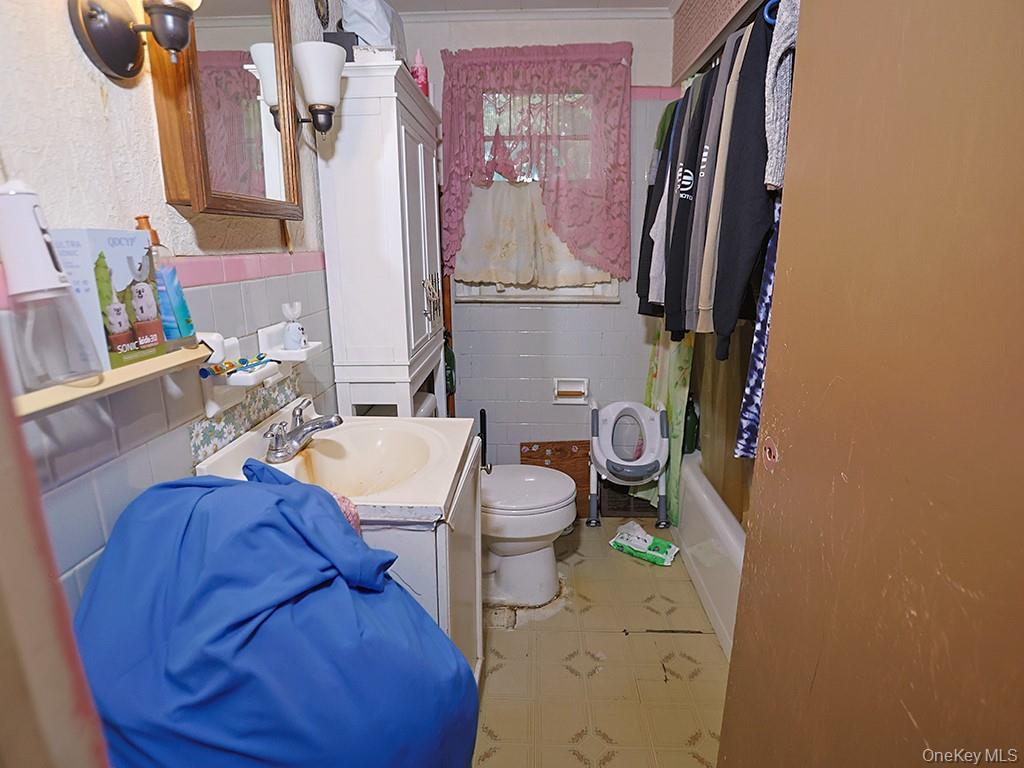 751 State Route 52, Walden, NY 12586