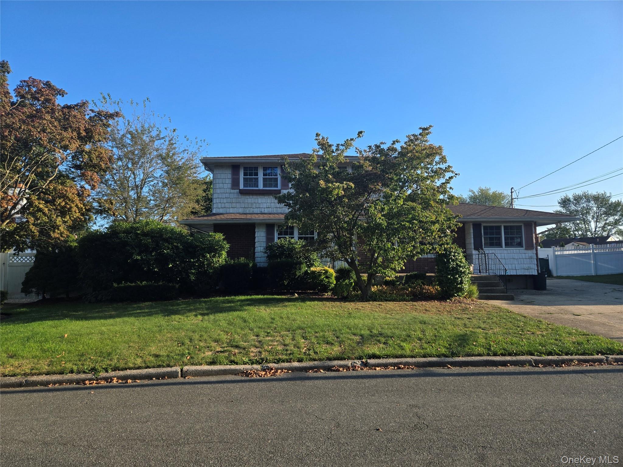 7 Romeo Lane, Commack, NY 11725