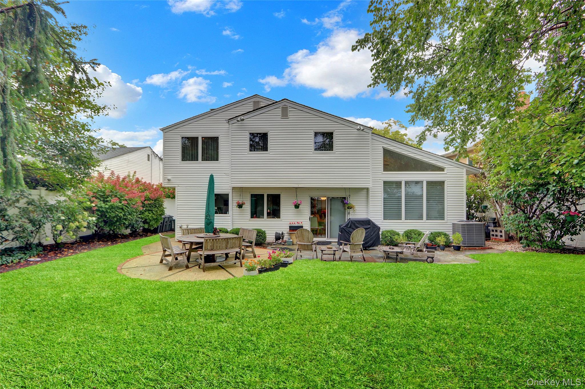 1952 Julian Lane, Merrick, NY 11566