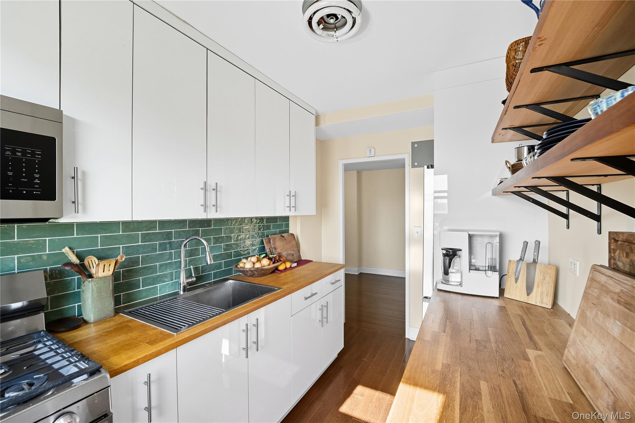 21-20 33rd Road # 15C, Astoria, NY 11106