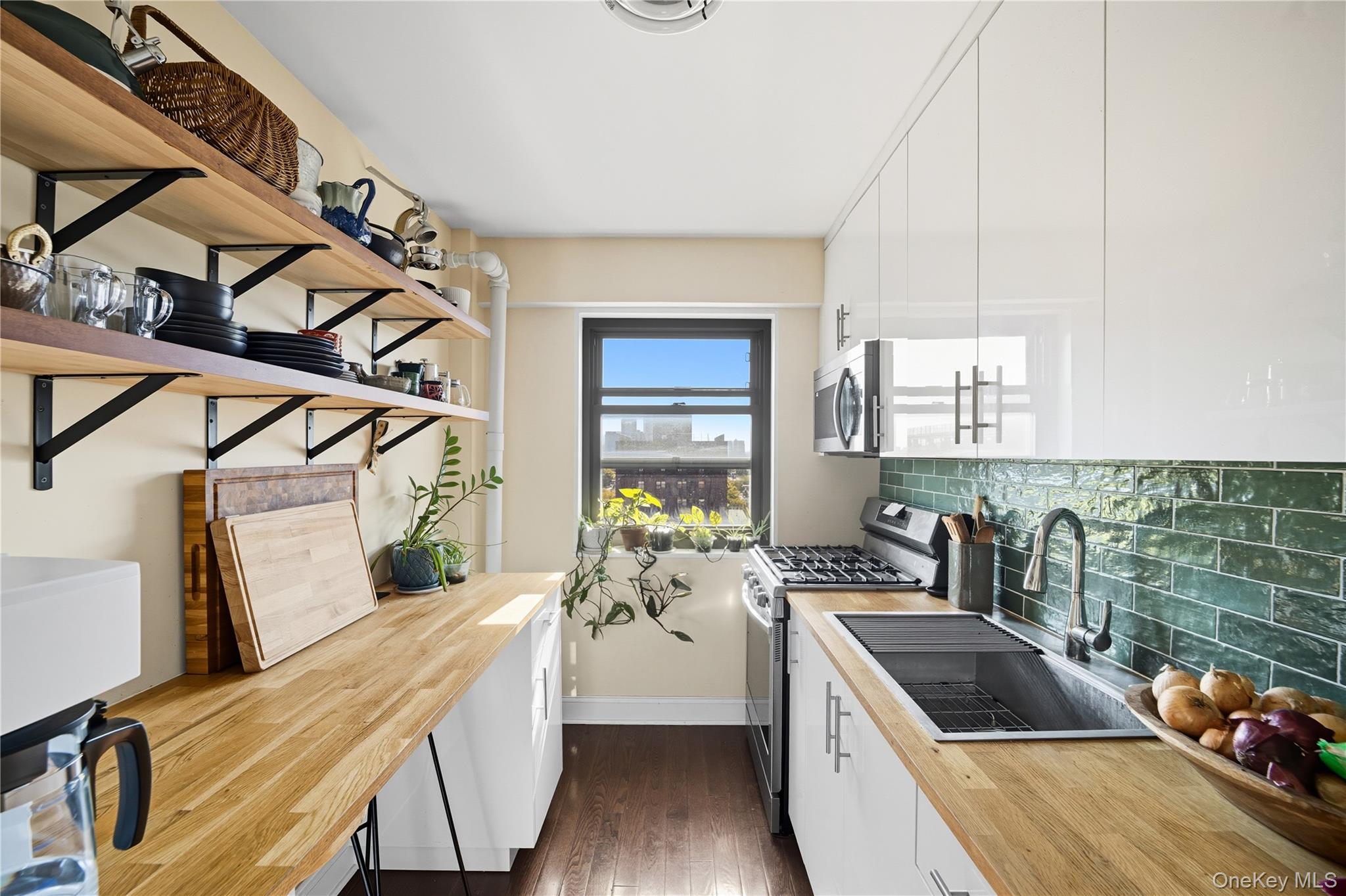 21-20 33rd Road # 15C, Astoria, NY 11106