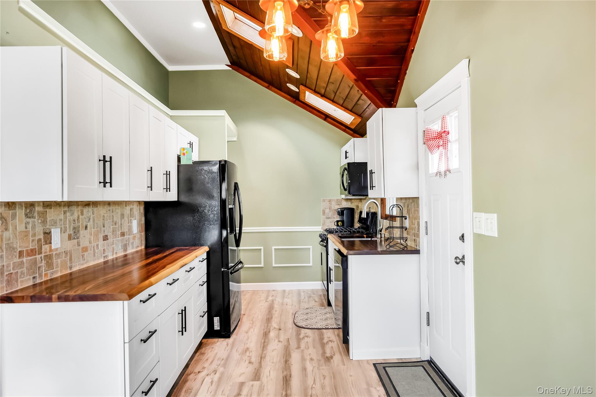 769 S Hickory Street, Lindenhurst, NY 11757