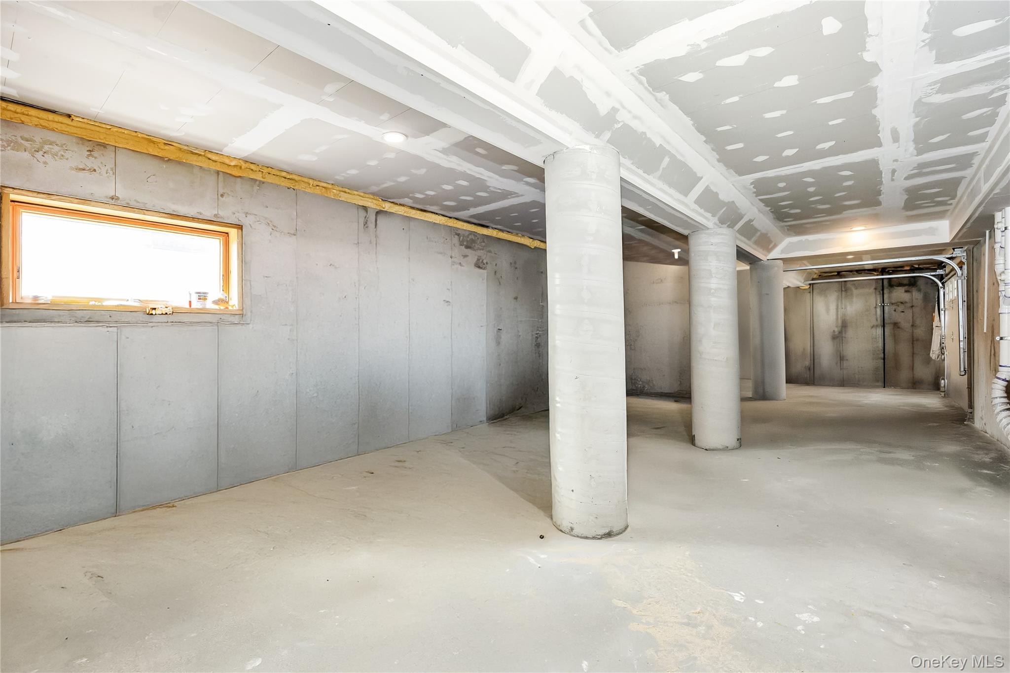 769 S Hickory Street, Lindenhurst, NY 11757