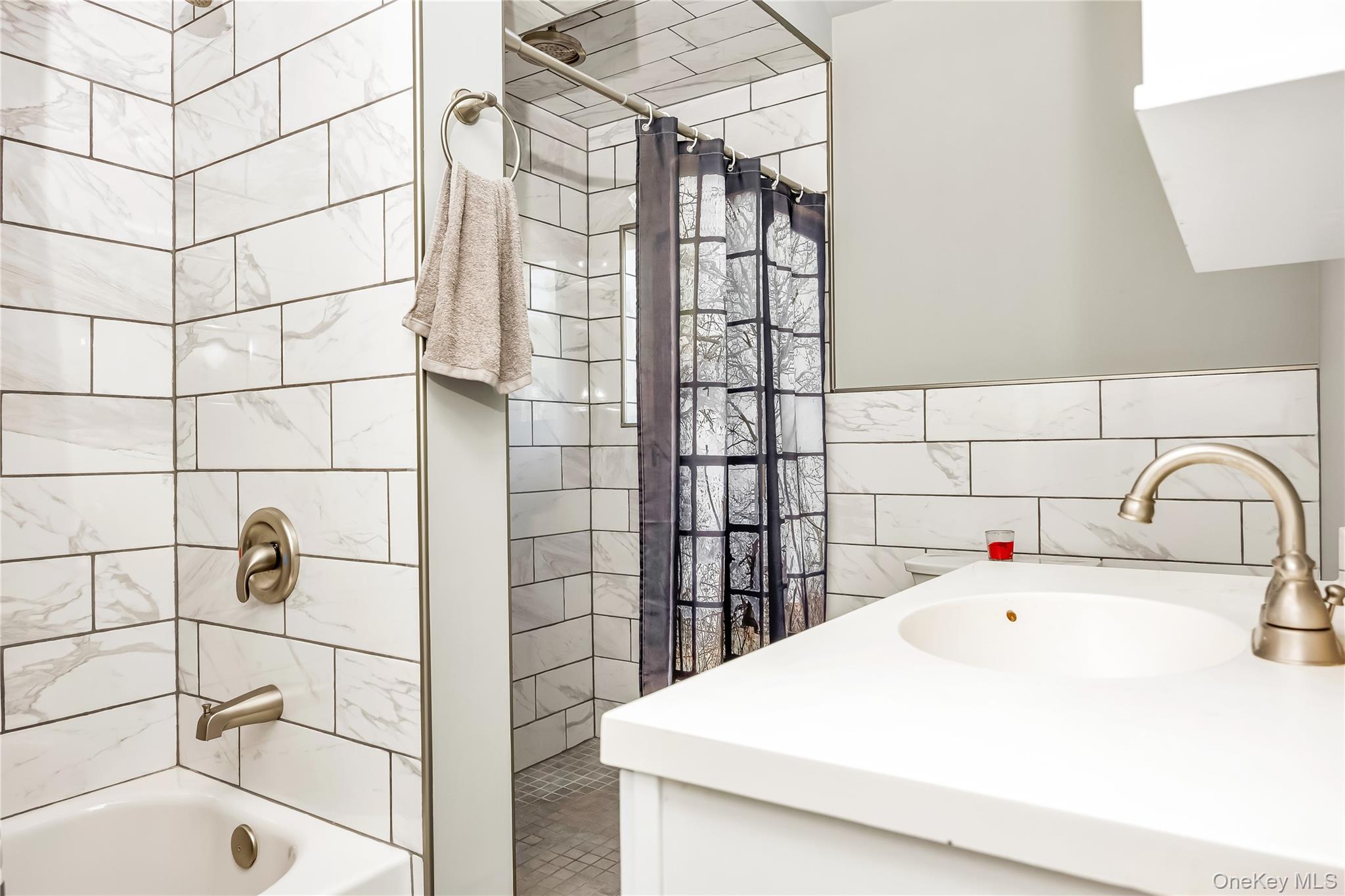 769 S Hickory Street, Lindenhurst, NY 11757