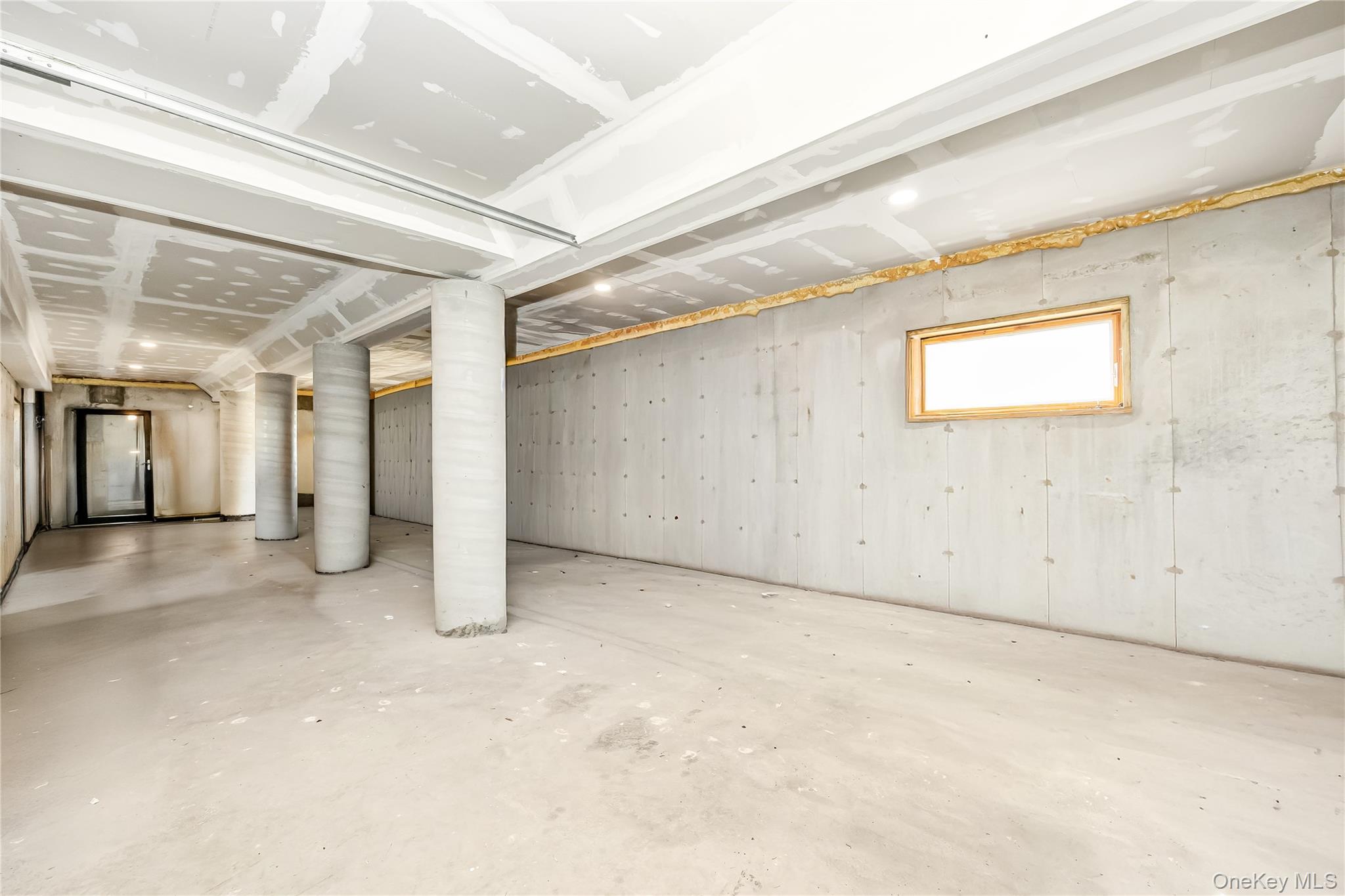 769 S Hickory Street, Lindenhurst, NY 11757