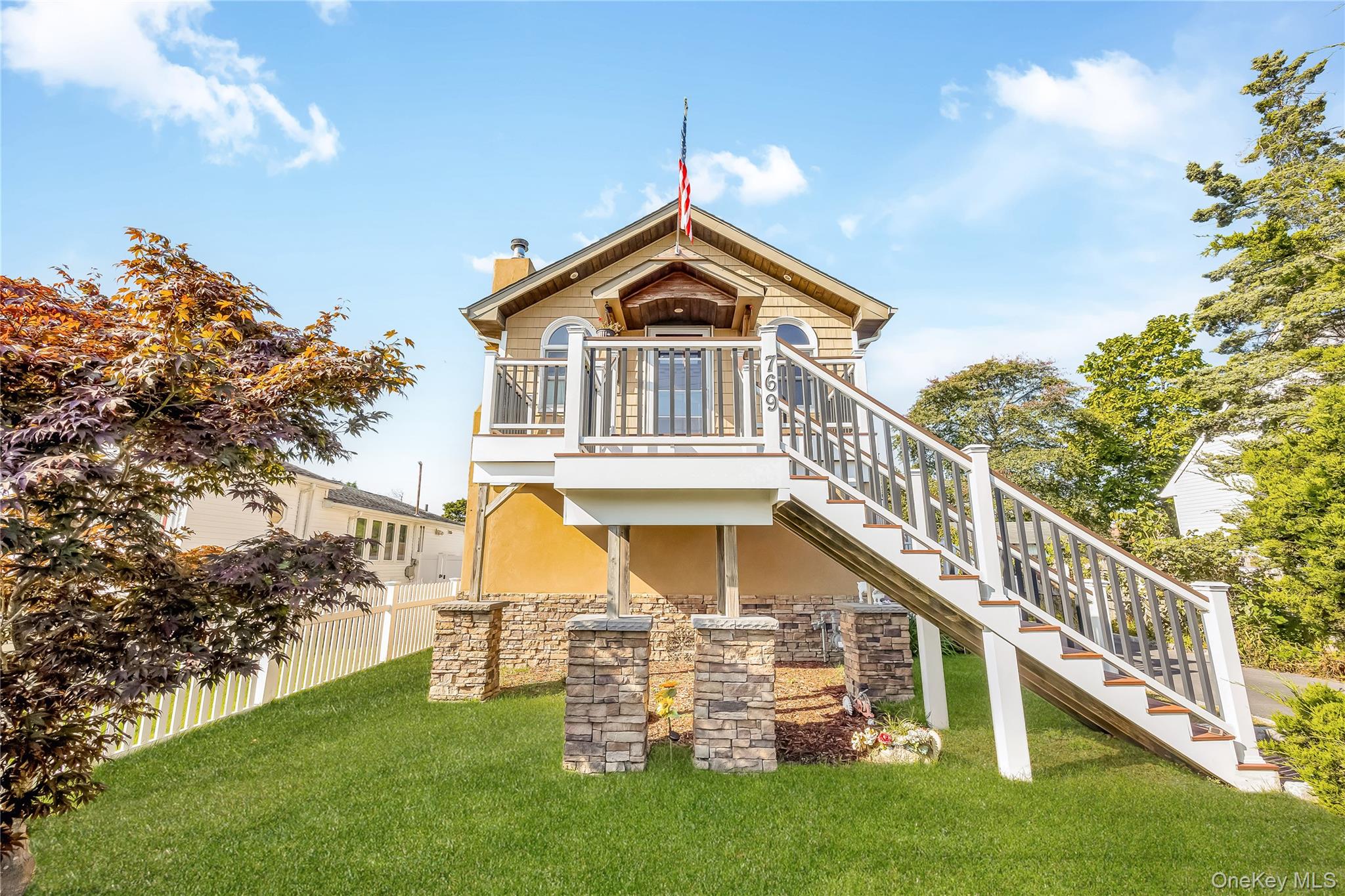 769 S Hickory Street, Lindenhurst, NY 11757