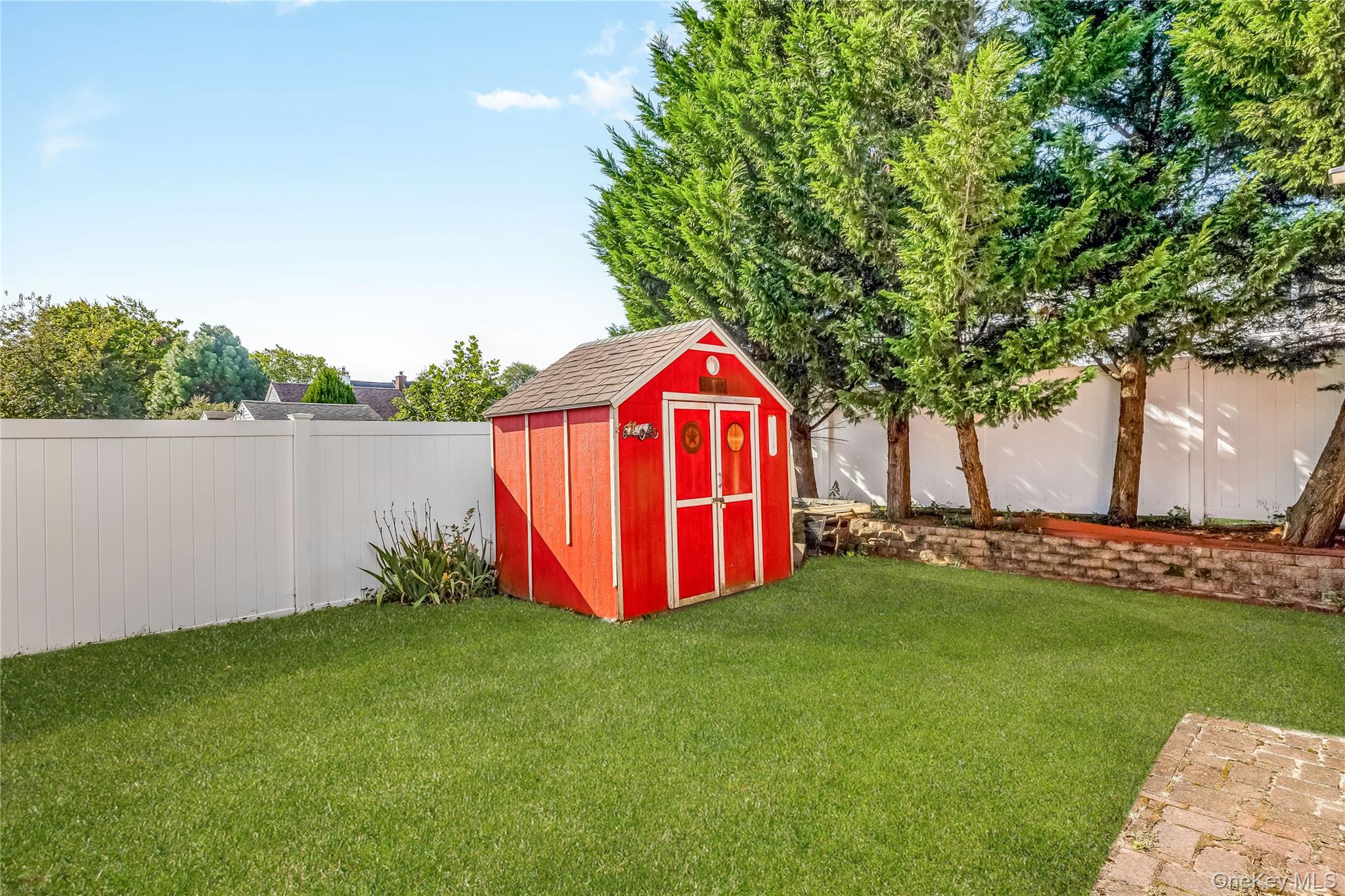 769 S Hickory Street, Lindenhurst, NY 11757