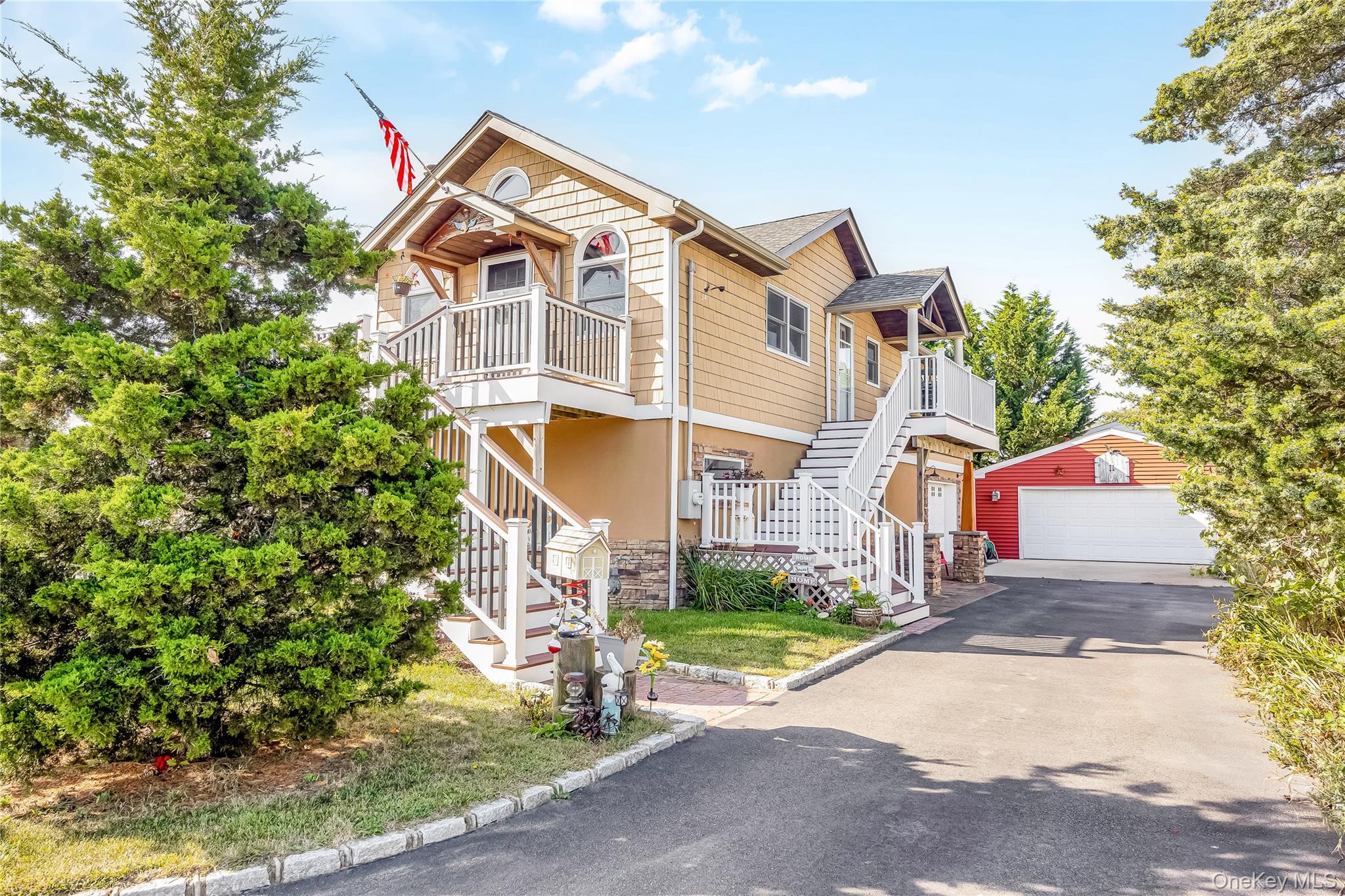 769 S Hickory Street, Lindenhurst, NY 11757