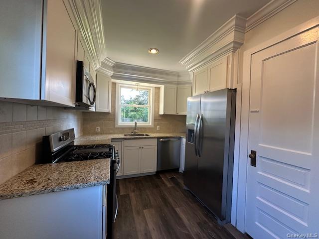 12 Grafton Street, Greenlawn, NY 11740