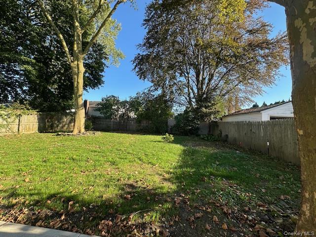 12 Grafton Street, Greenlawn, NY 11740